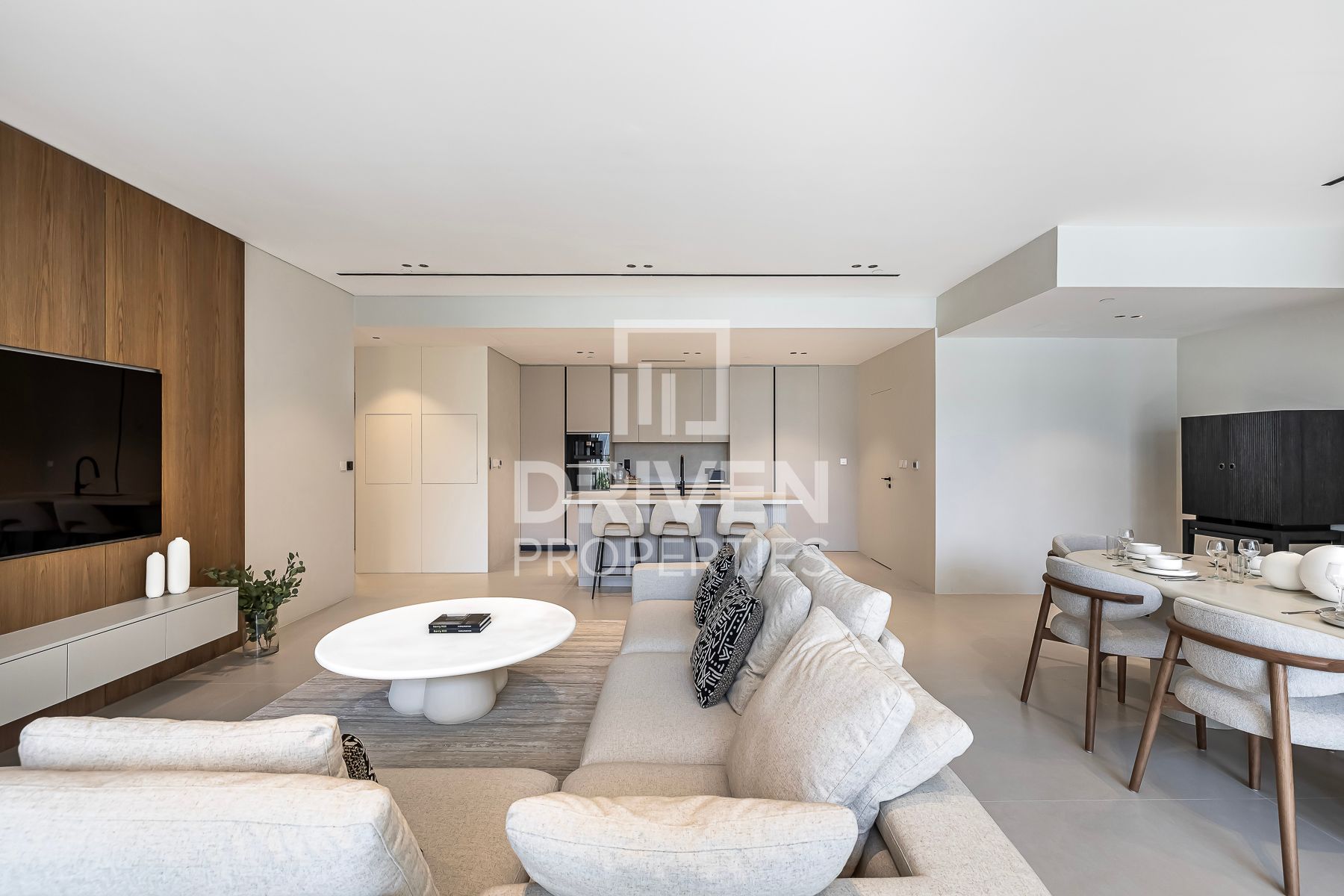 Upgraded Unit Furnished Ready to Move in