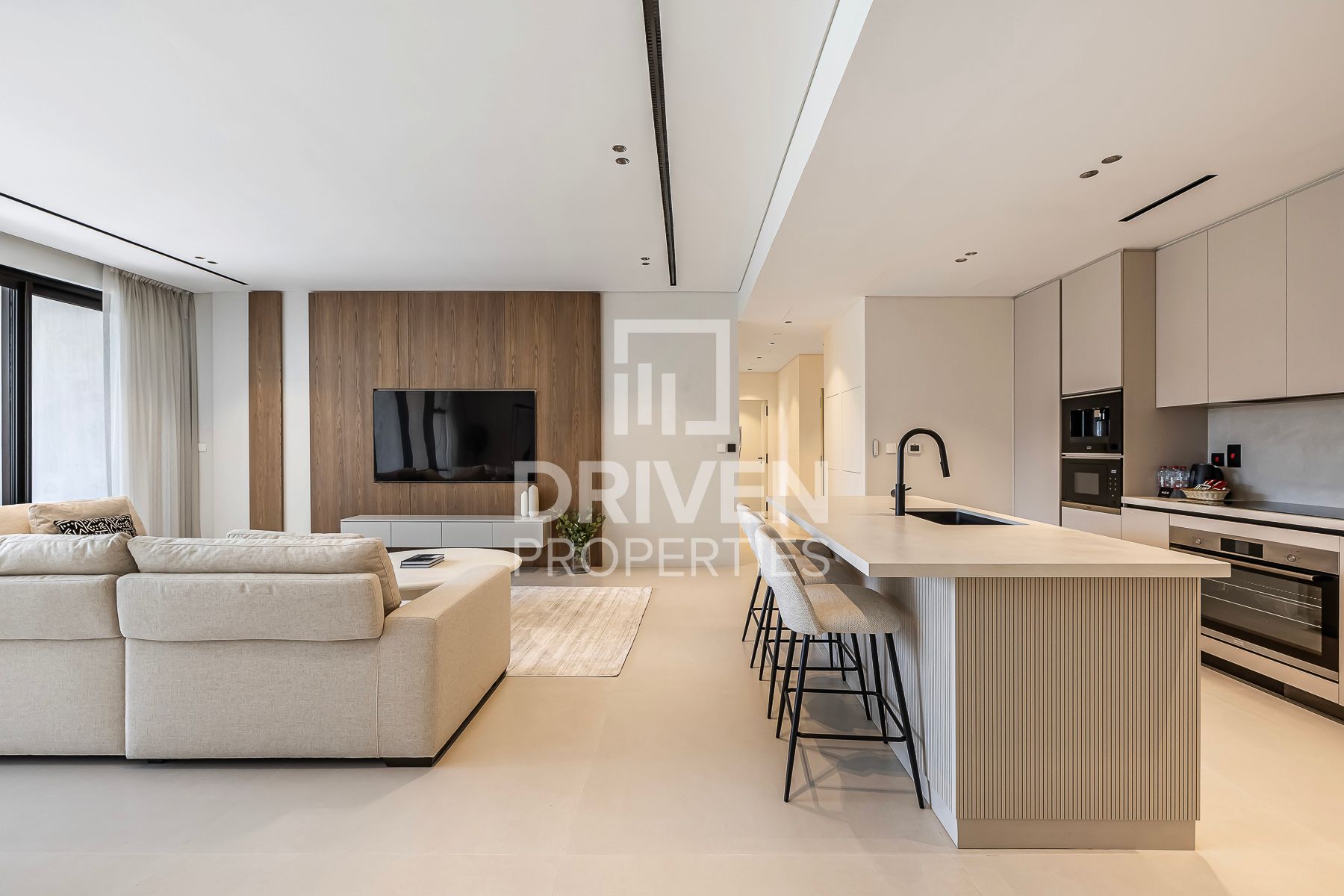 Upgraded Unit Furnished Ready to Move in