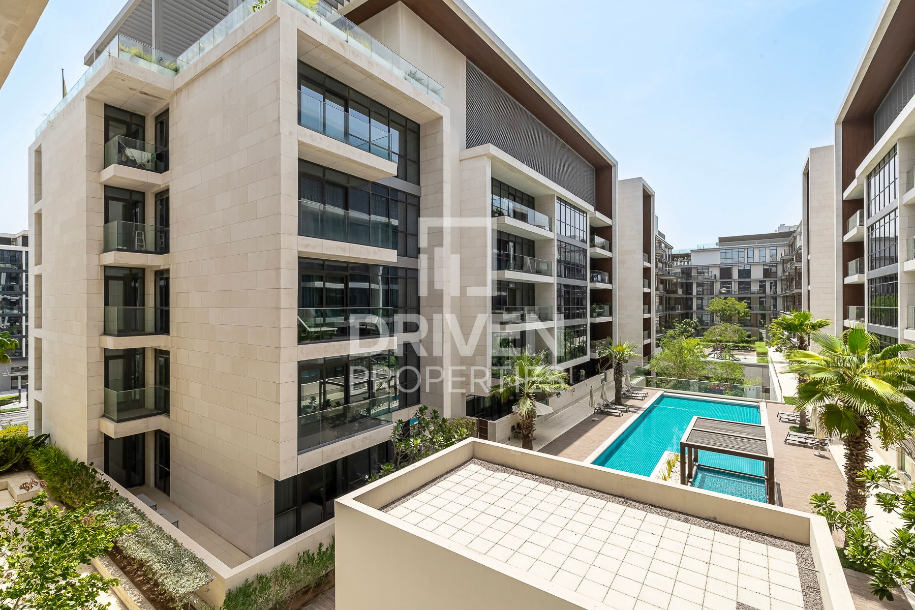 Upgraded Unit Furnished Ready to Move in