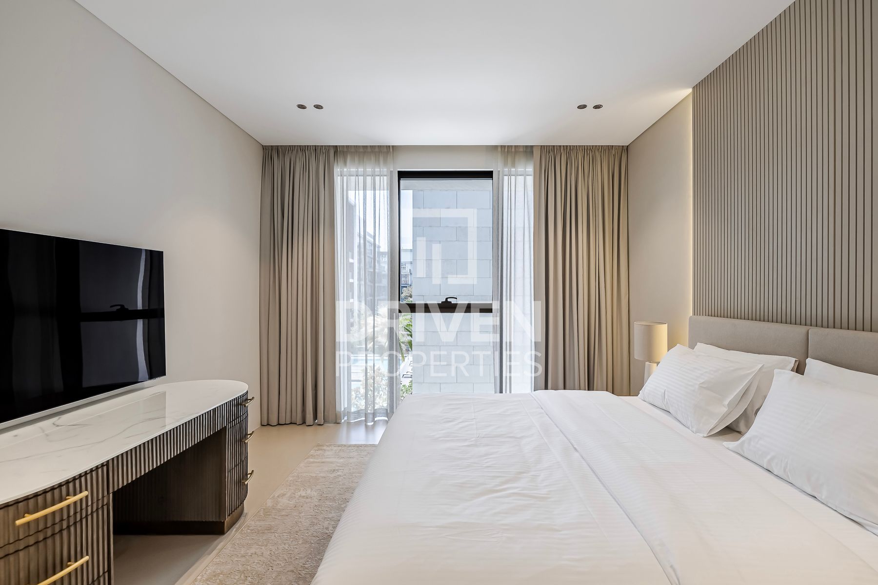 Upgraded Unit Furnished Ready to Move in