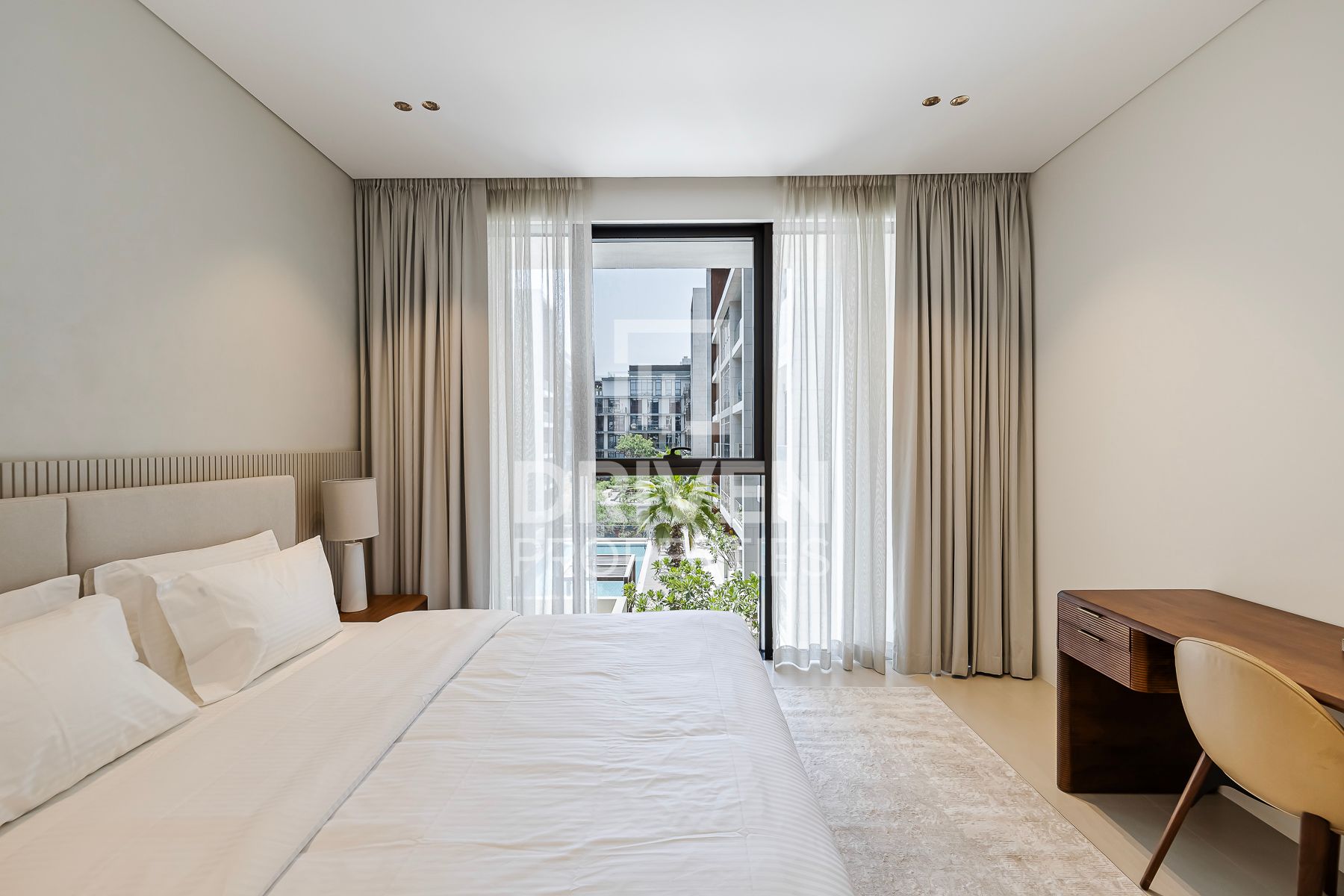 Upgraded Unit Furnished Ready to Move in