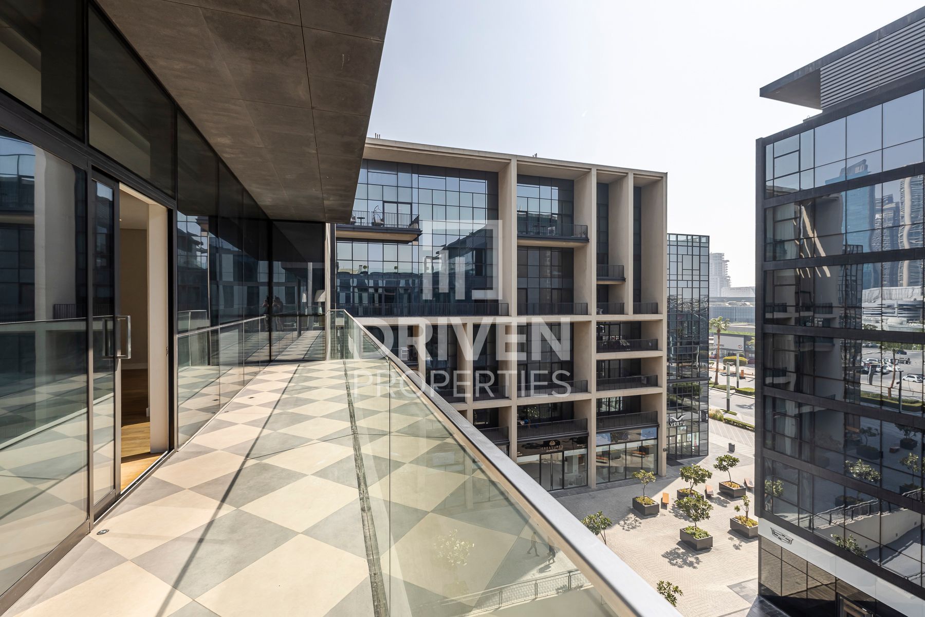 Fully Upgraded Huge Unit with Maids Room