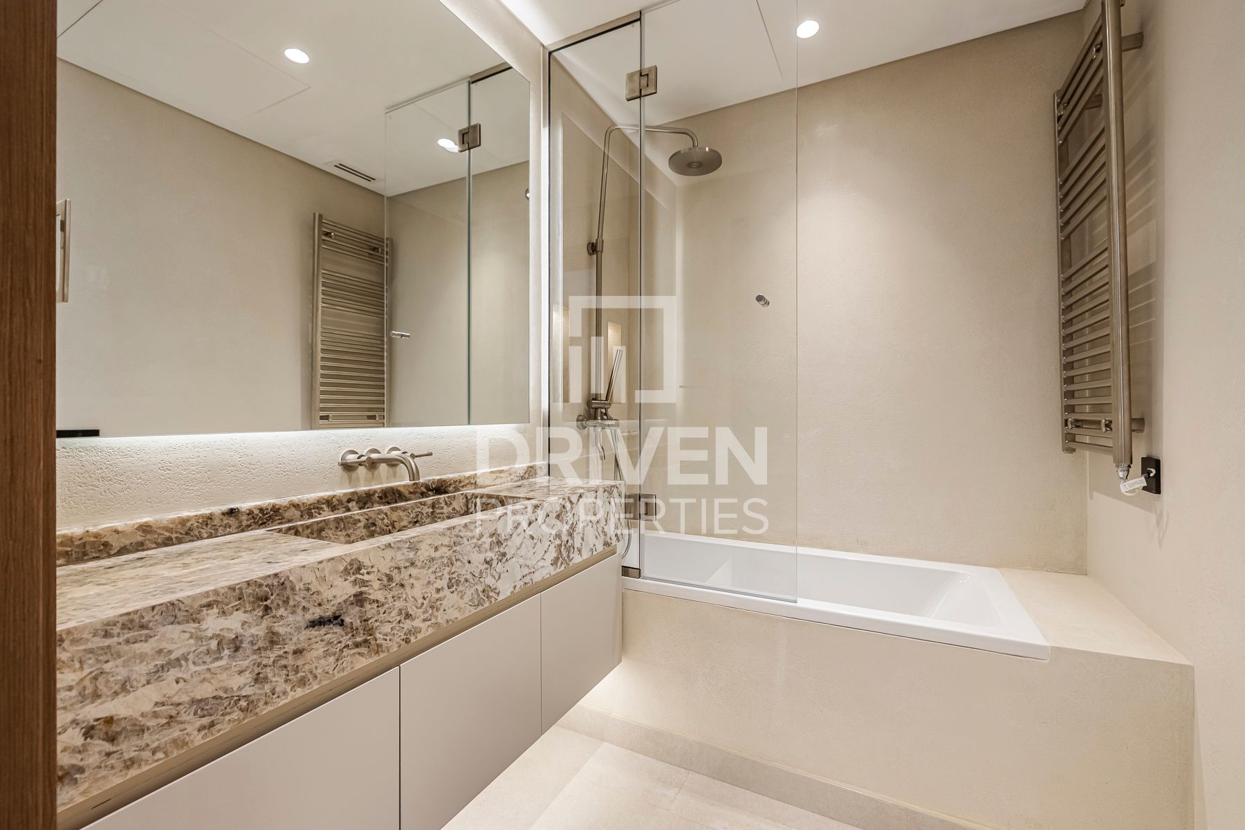 Fully Upgraded Huge Unit with Maids Room