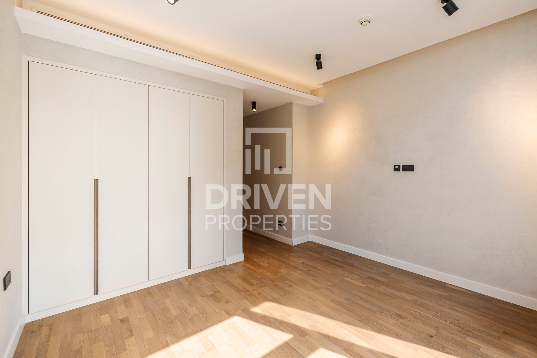 Fully Upgraded Huge Unit with Maids Room