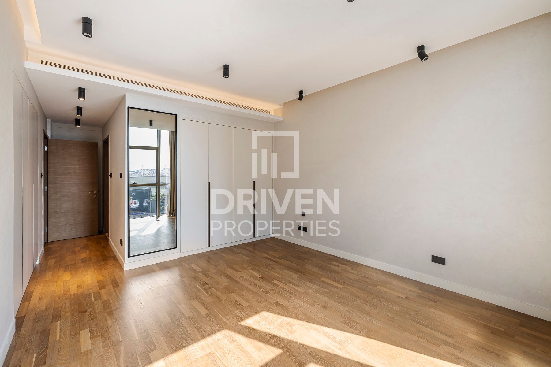 Fully Upgraded Huge Unit with Maids Room