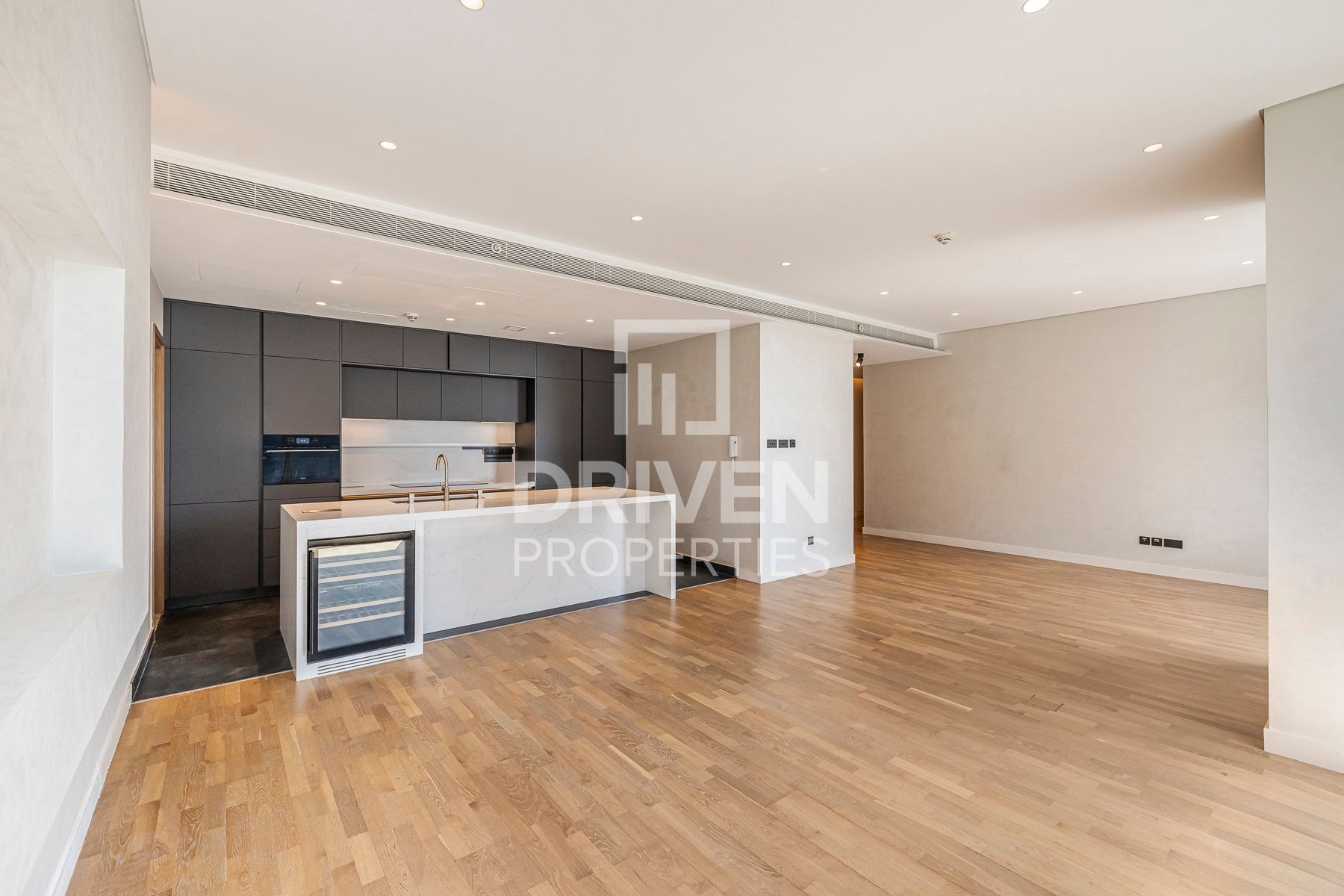 Fully Upgraded Huge Unit with Maids Room