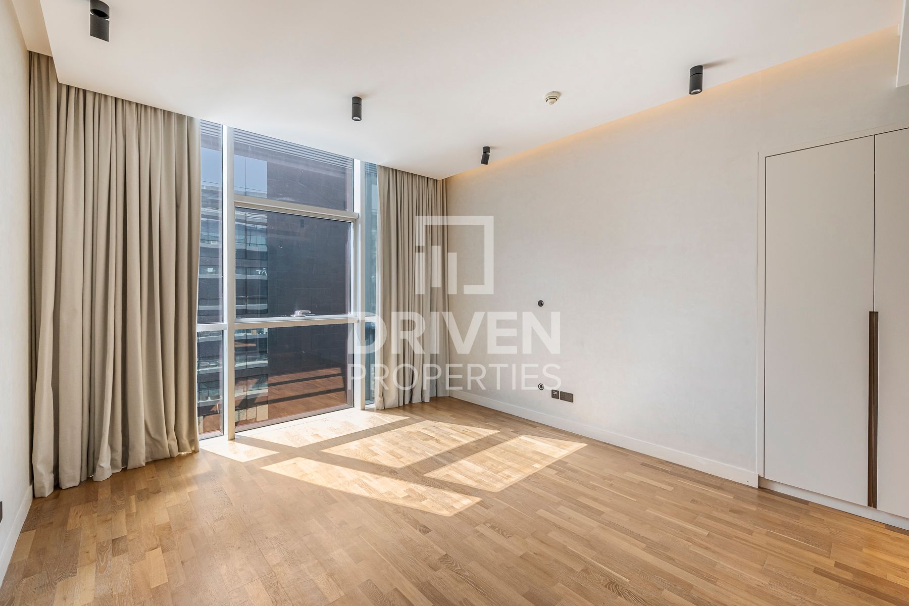 Fully Upgraded Huge Unit with Maids Room