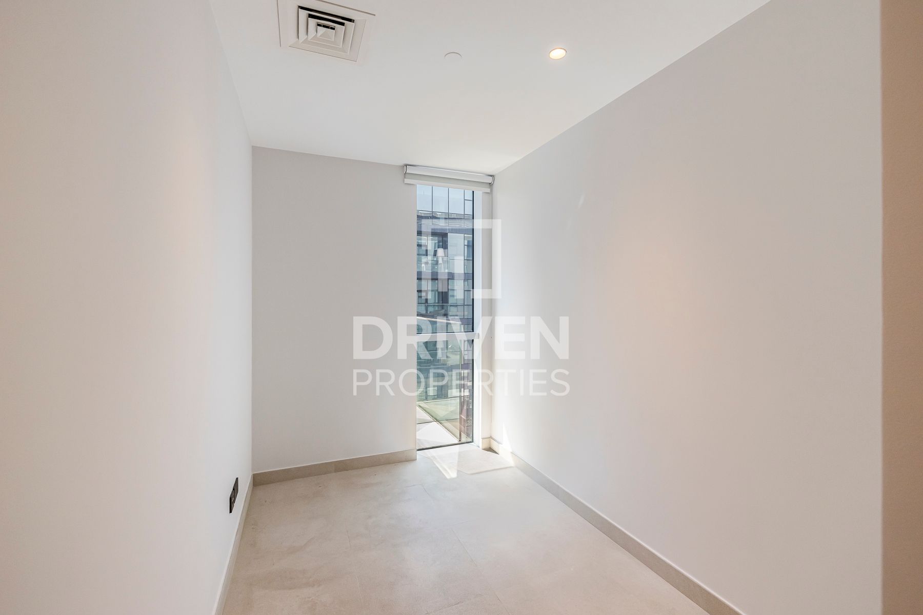 Fully Upgraded Huge Unit with Maids Room