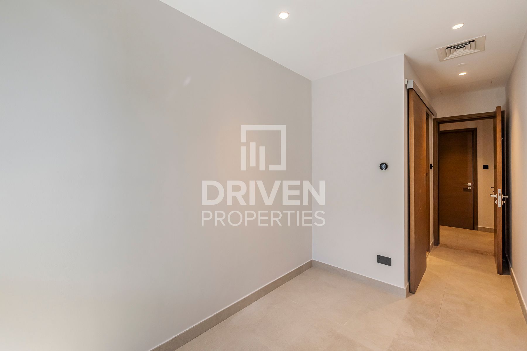 Fully Upgraded Huge Unit with Maids Room