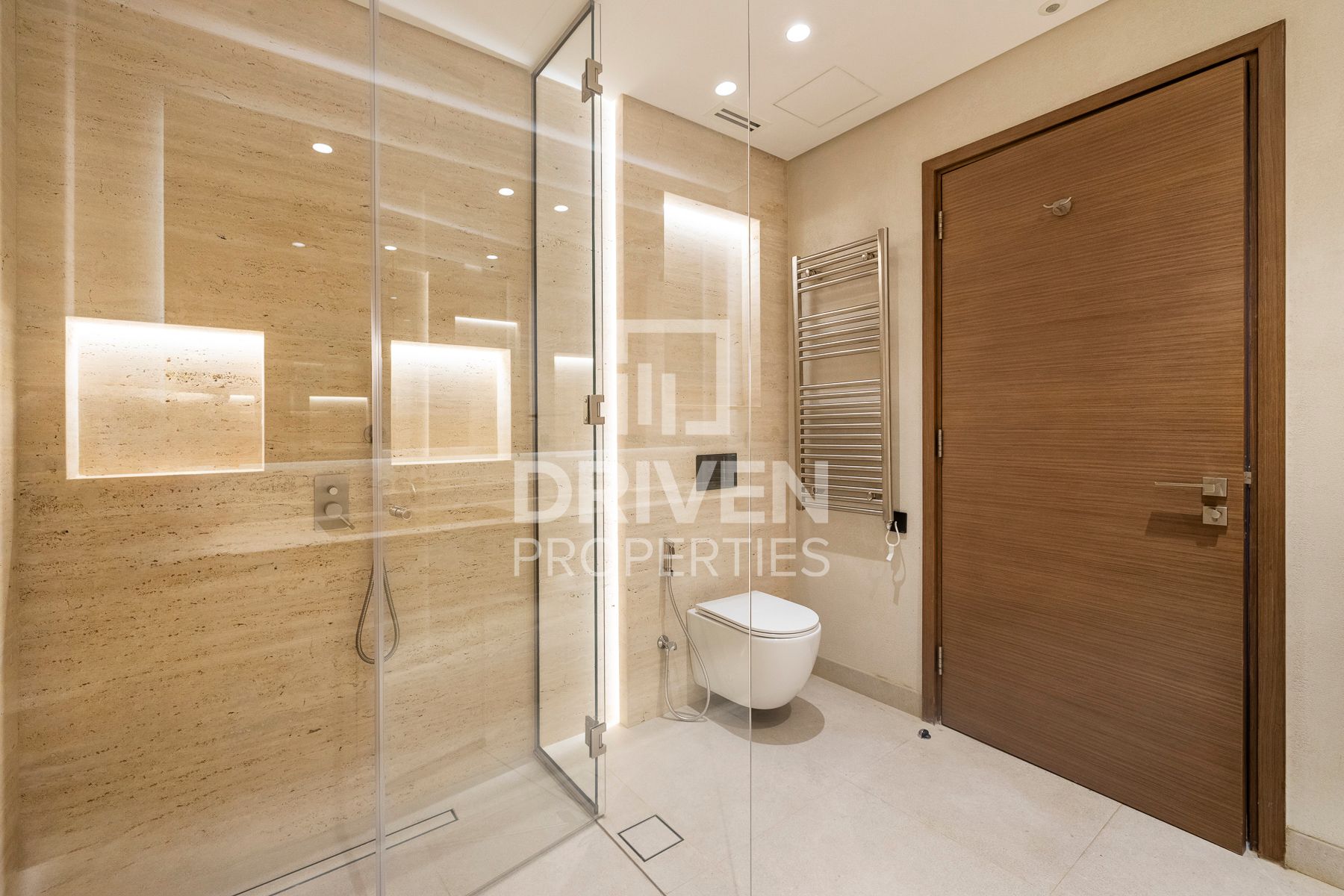 Fully Upgraded Huge Unit with Maids Room