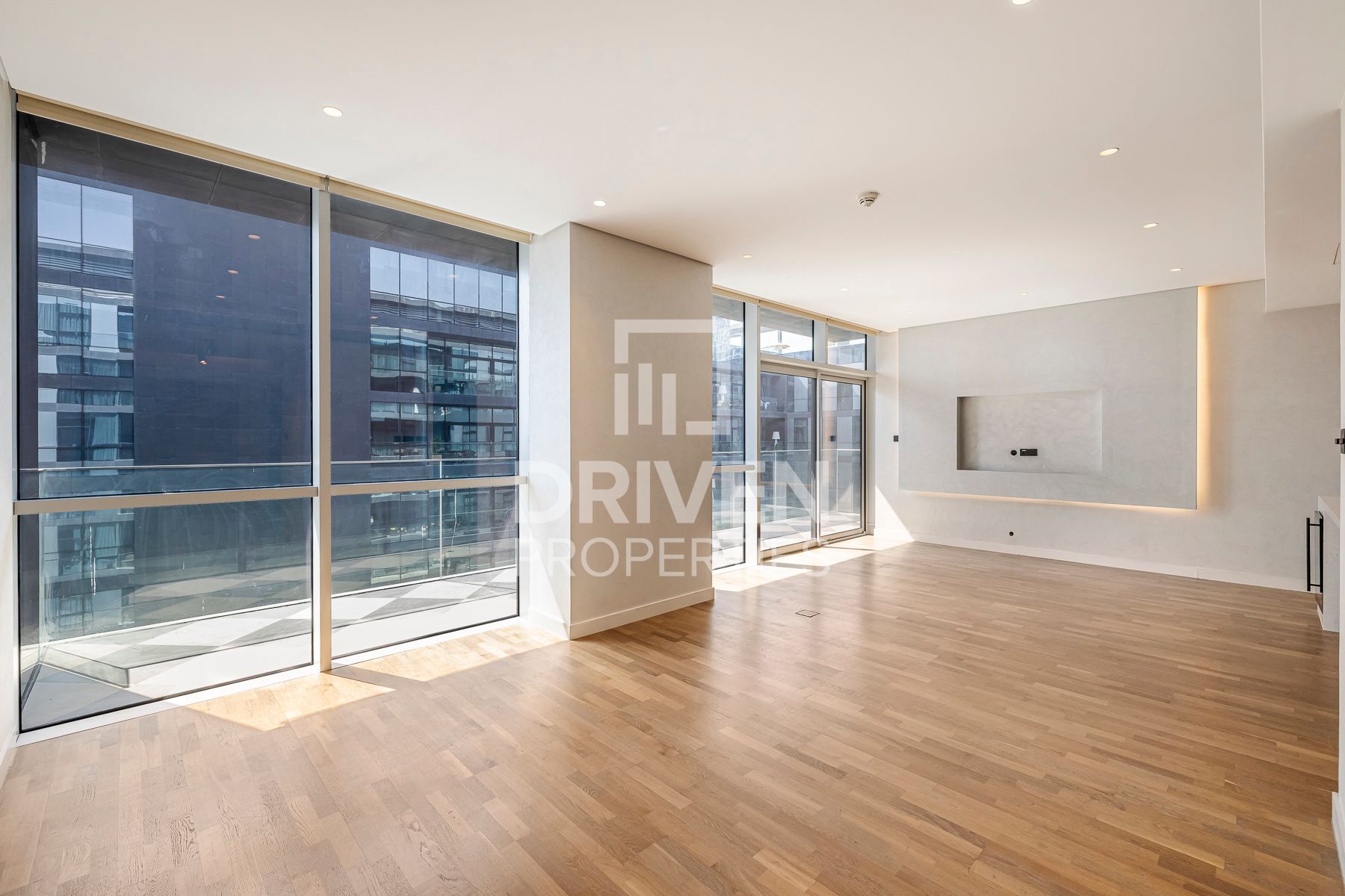 Fully Upgraded Huge Unit with Maids Room