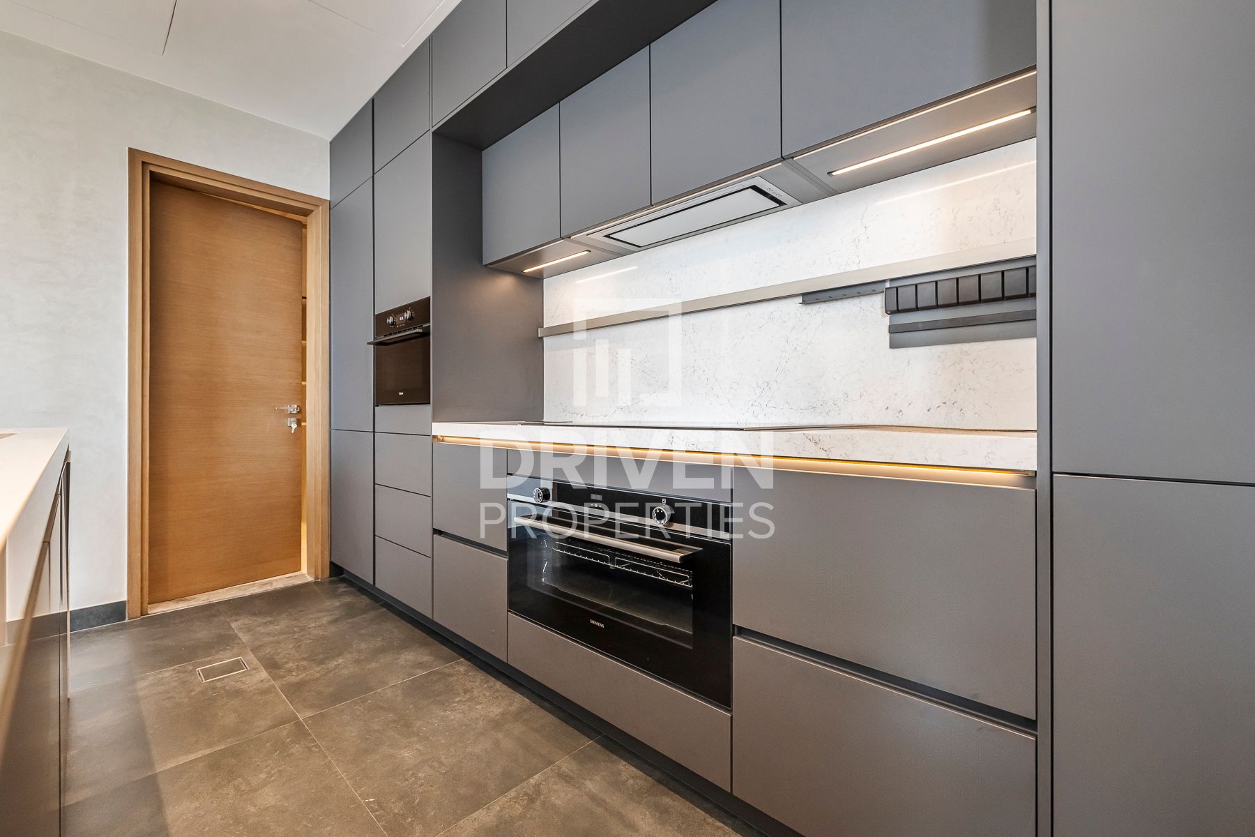 Fully Upgraded Huge Unit with Maids Room