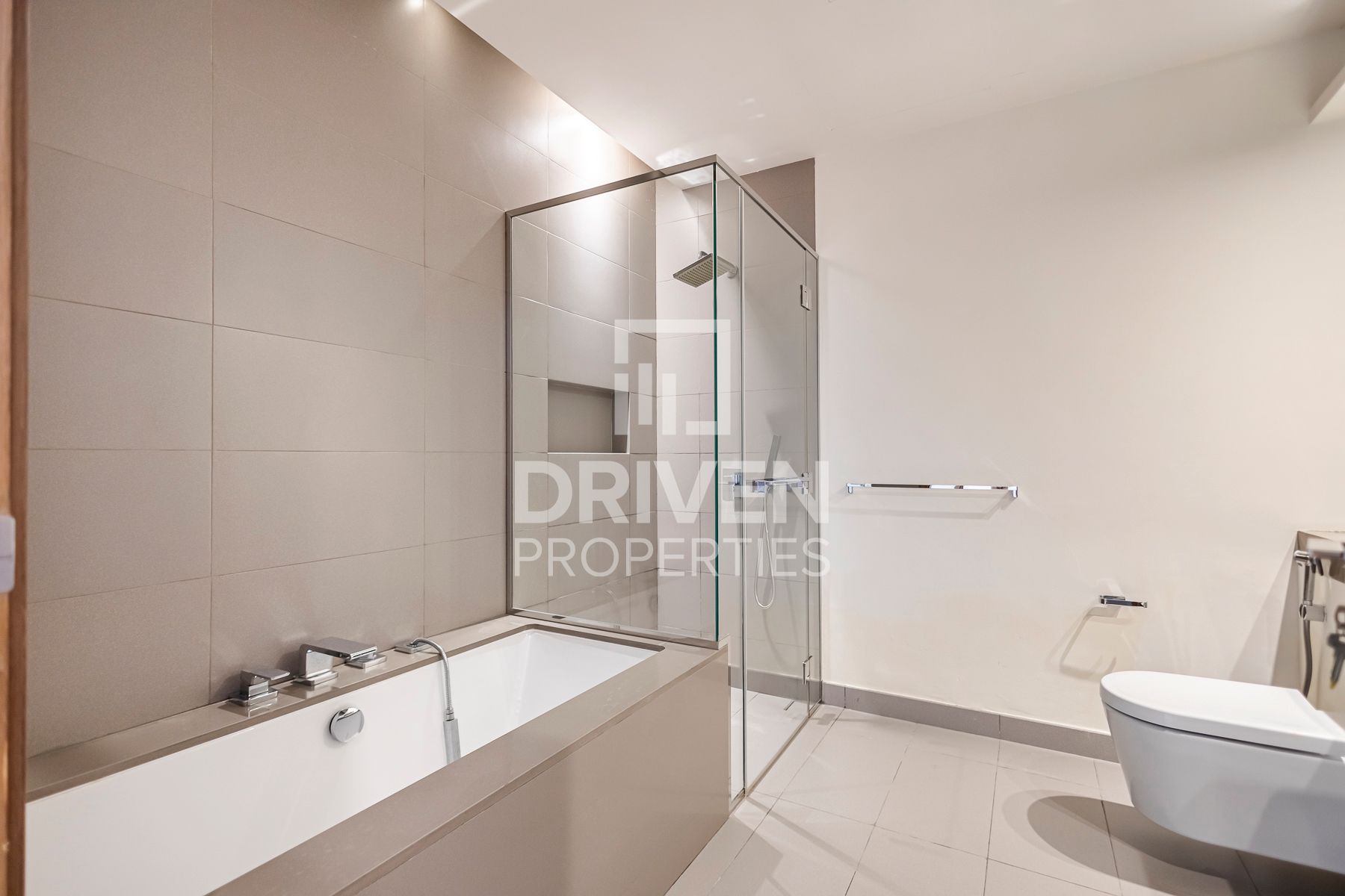 Ready to Move in Great Layout and Community