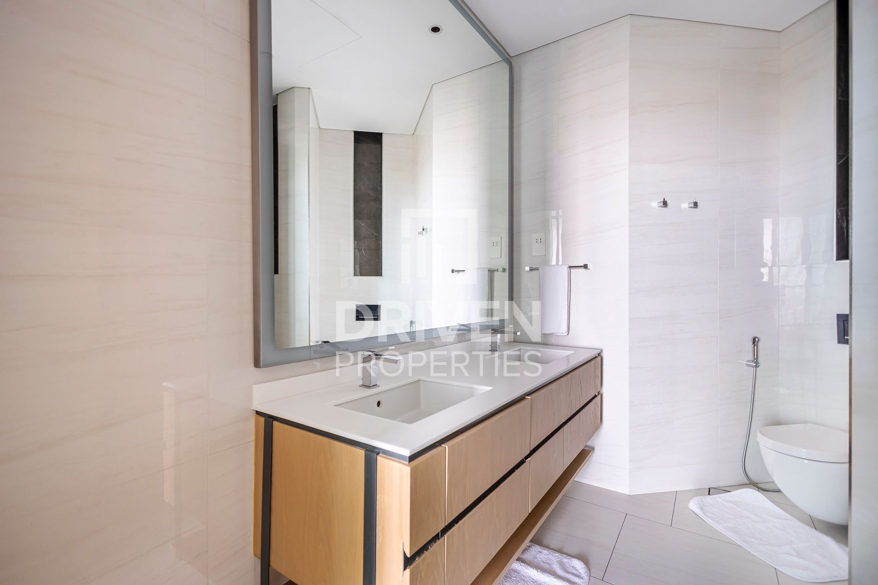 Fully Furnished Prime Location Vacant