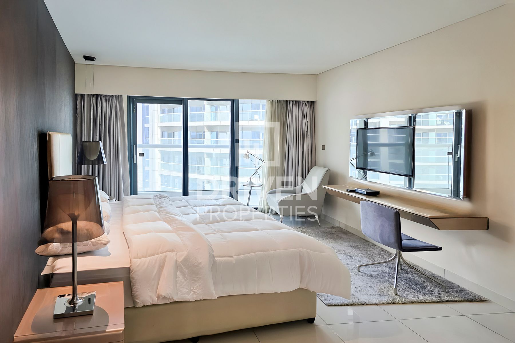 Furnished High Floor Ready to Move in