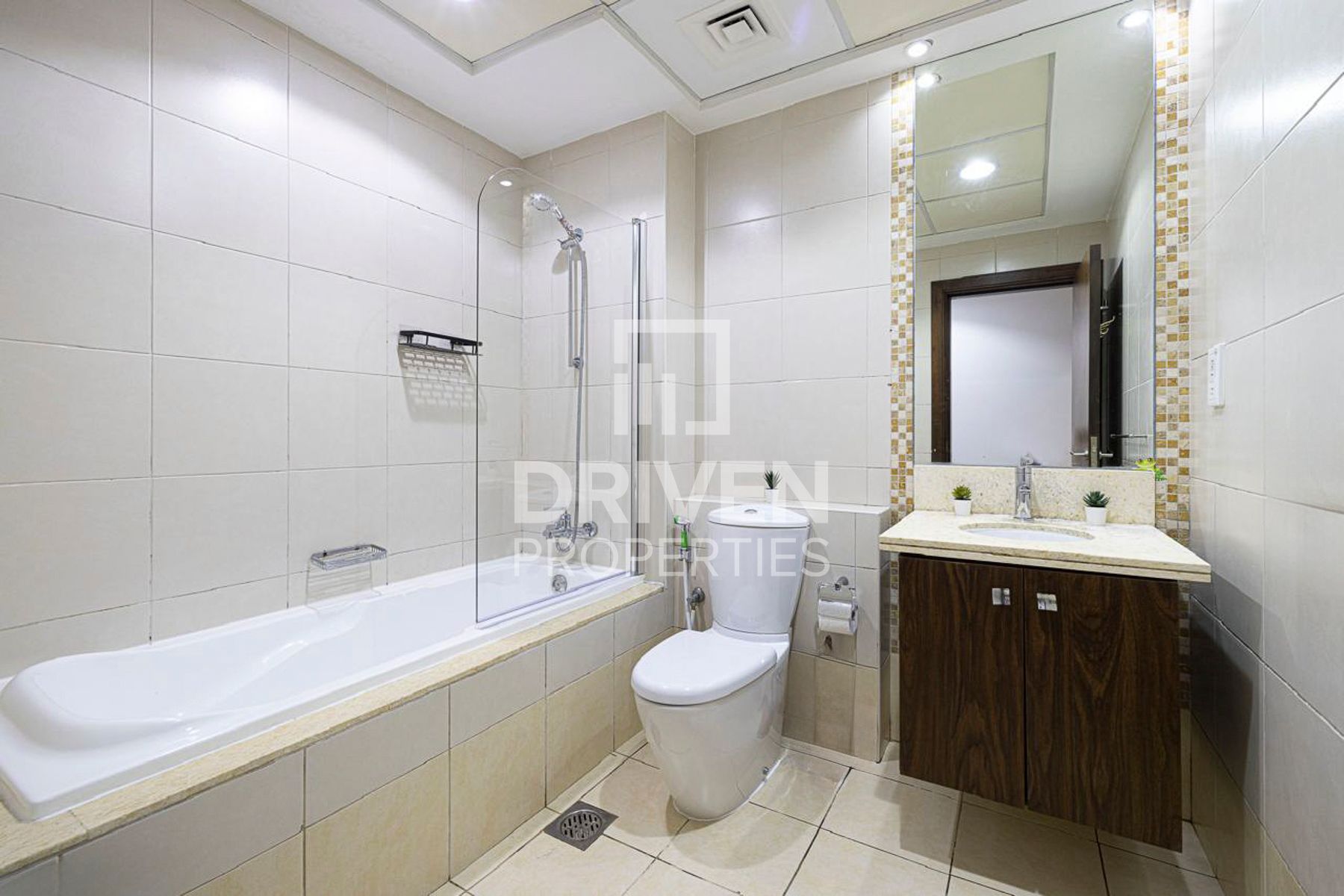 Fully Furnished Elegant Vacant on Transfer