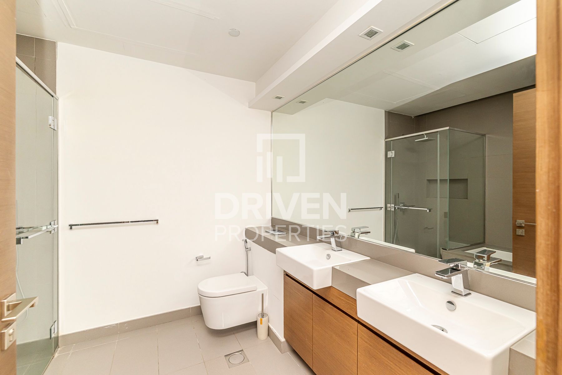 Stunning Corner Unit in Prestigious Location