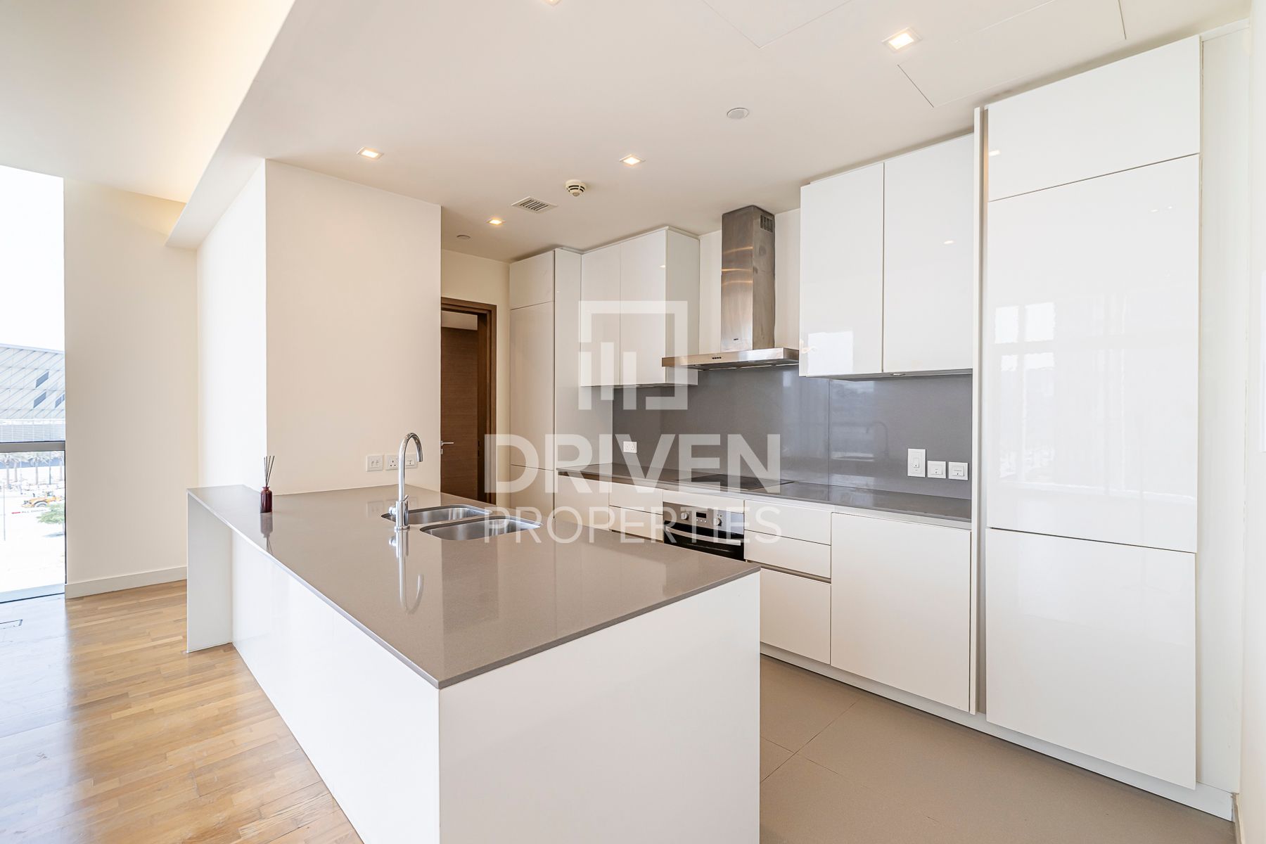 Corner and Spacious Unit Desirable Location