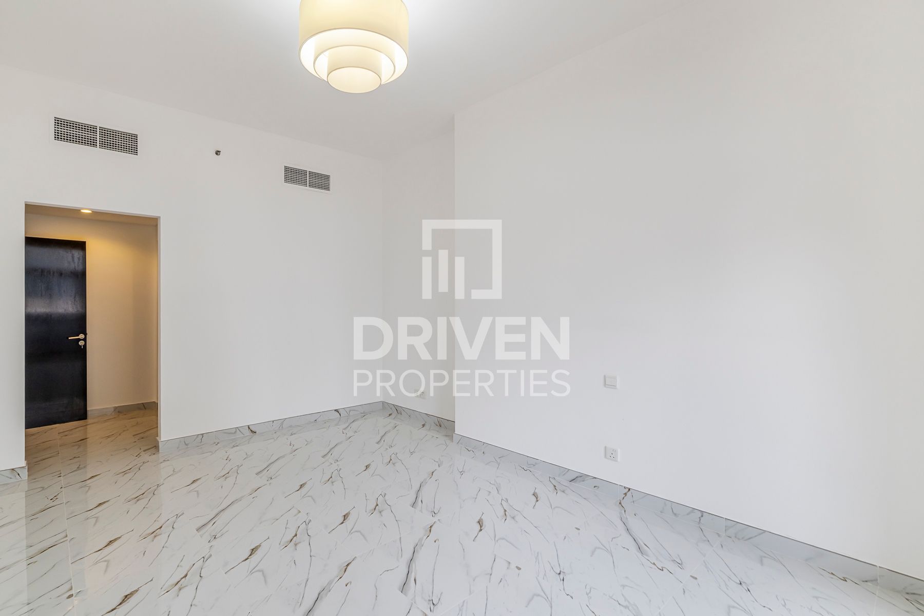 Close to Metro Maids Room Marina View