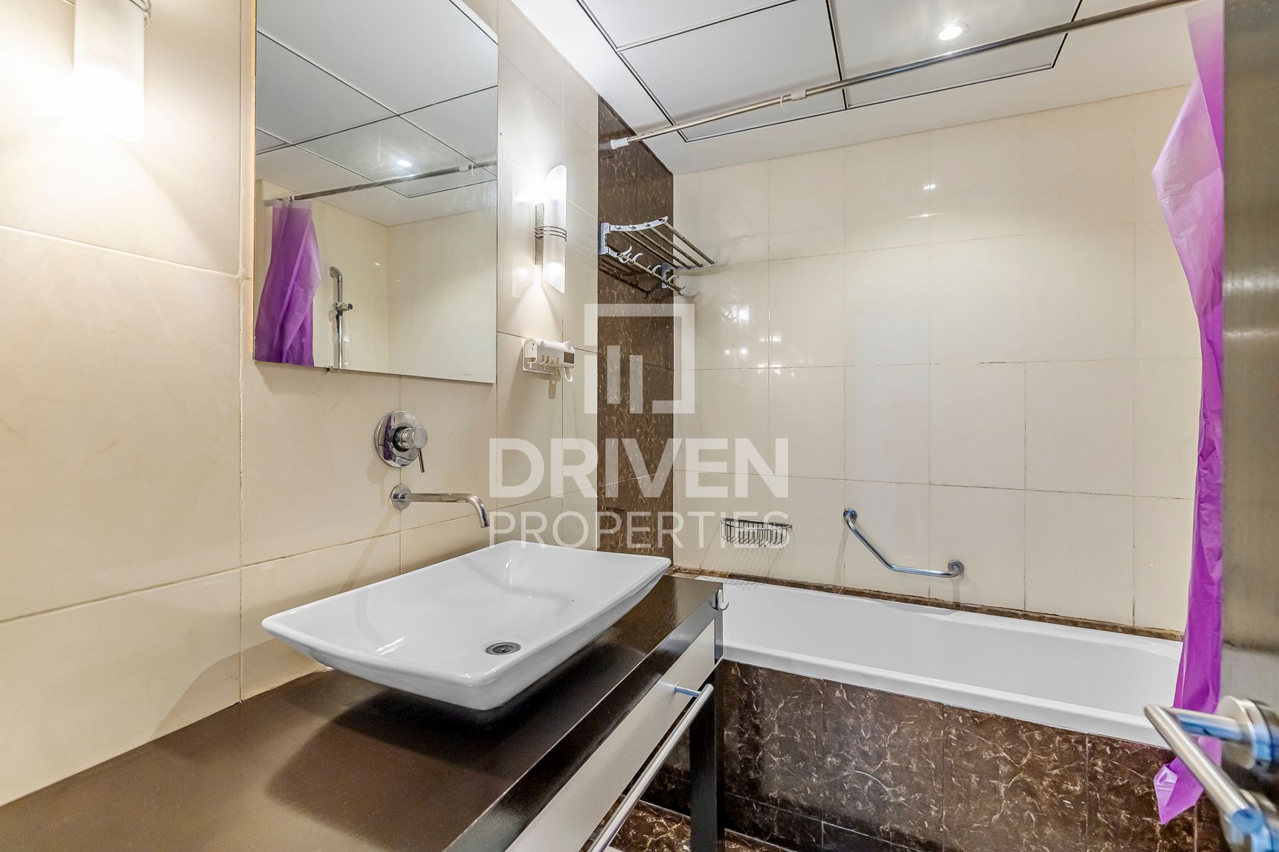 Close to Metro Maids Room Marina View