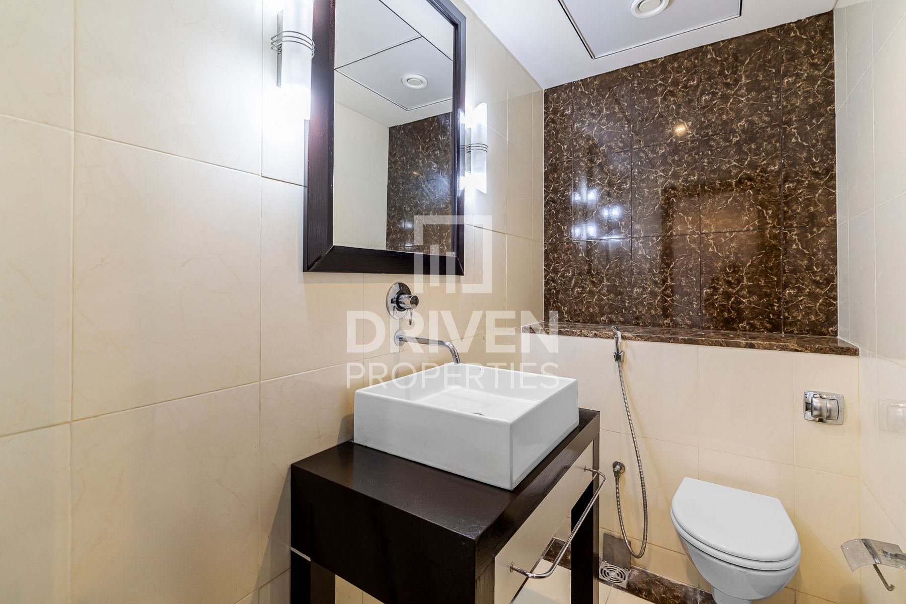 Close to Metro Maids Room Marina View