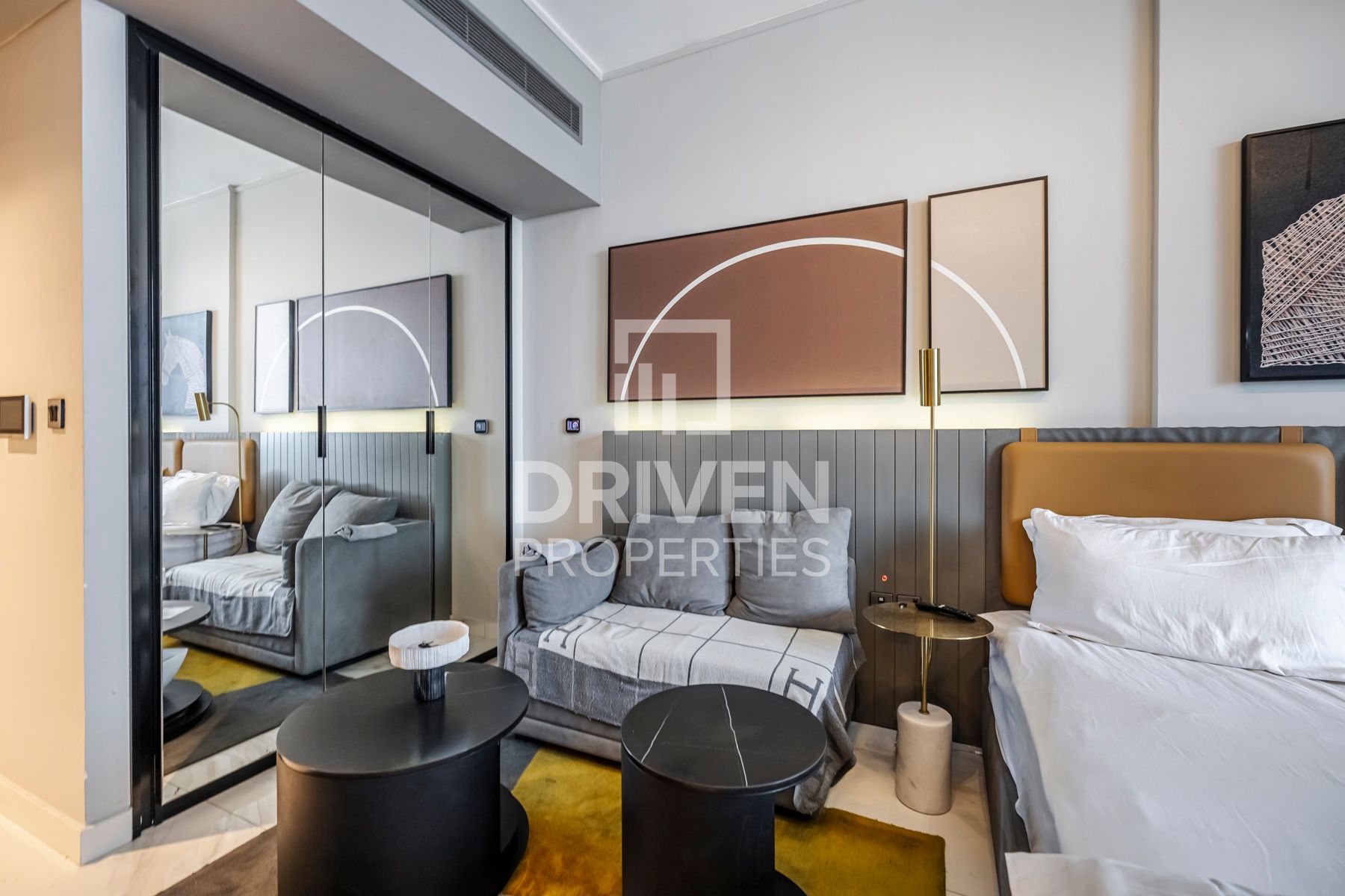 Spacious Studio with Balcony Convenient Access