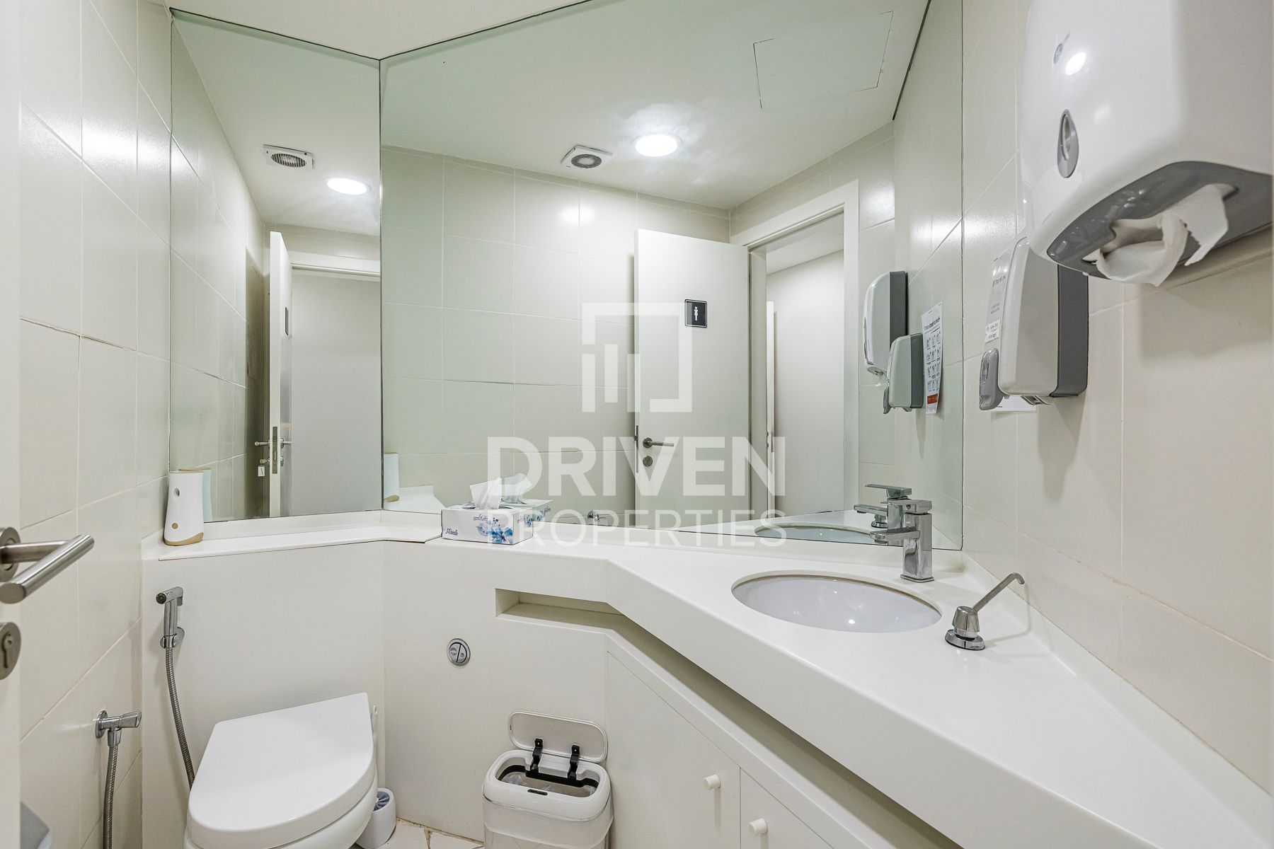 Vacant Grade A High Floor Prime Location