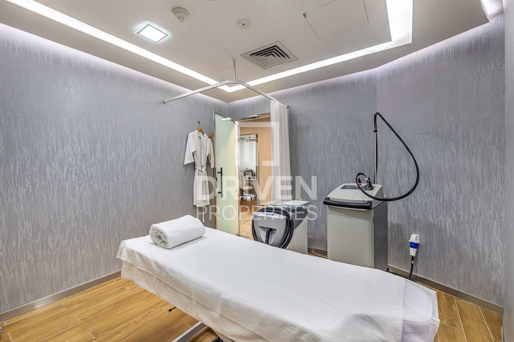 Vacant Grade A High Floor Prime Location