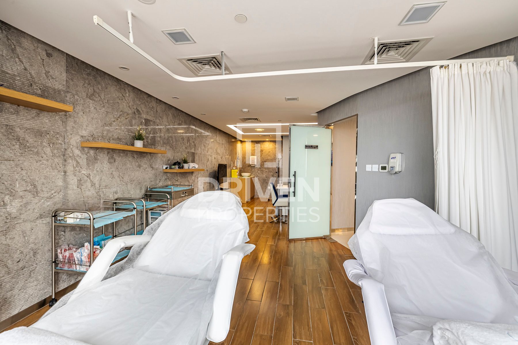 Vacant Grade A High Floor Prime Location