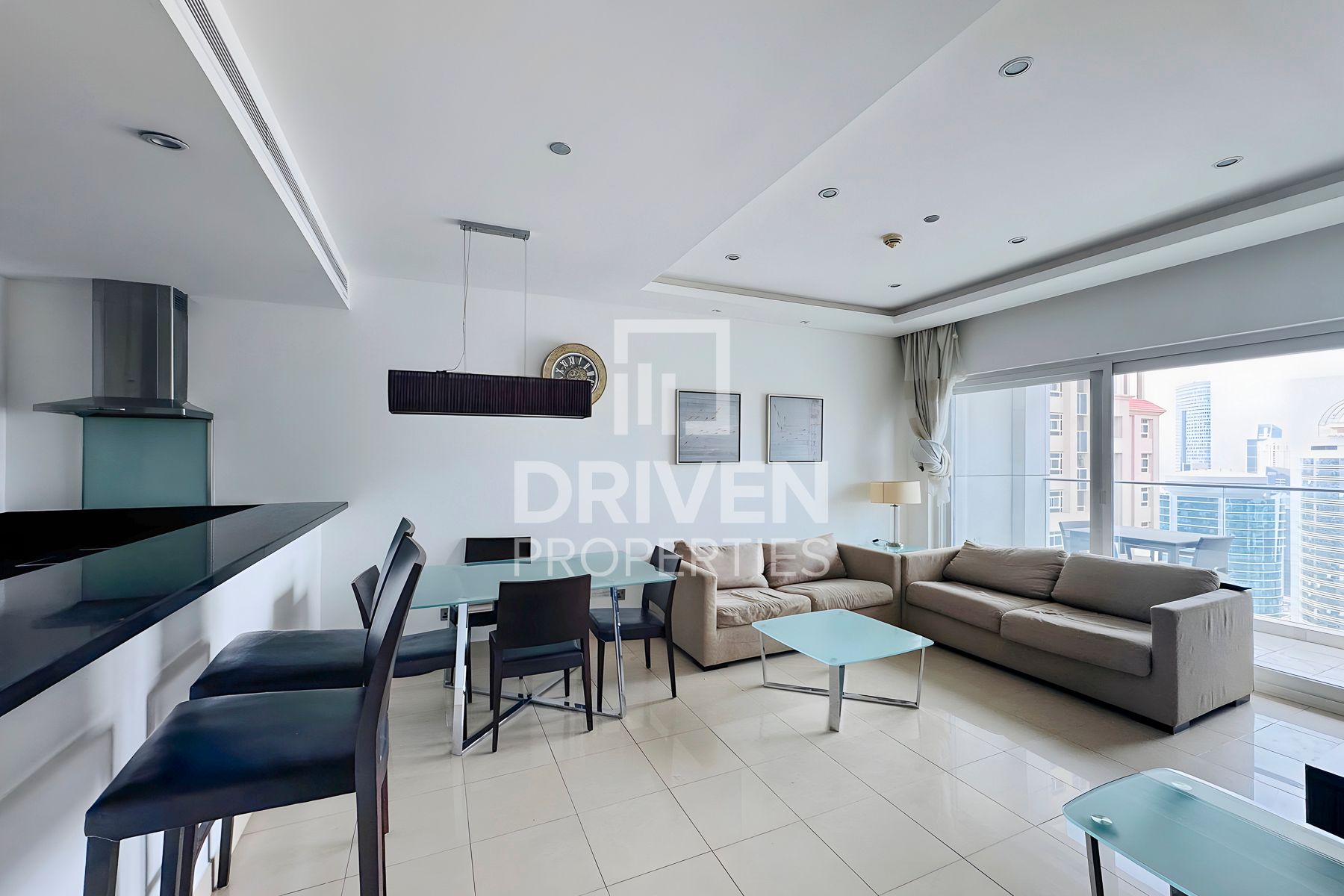 Apartment for Sale - High Floor with Lake View Vibrant Location