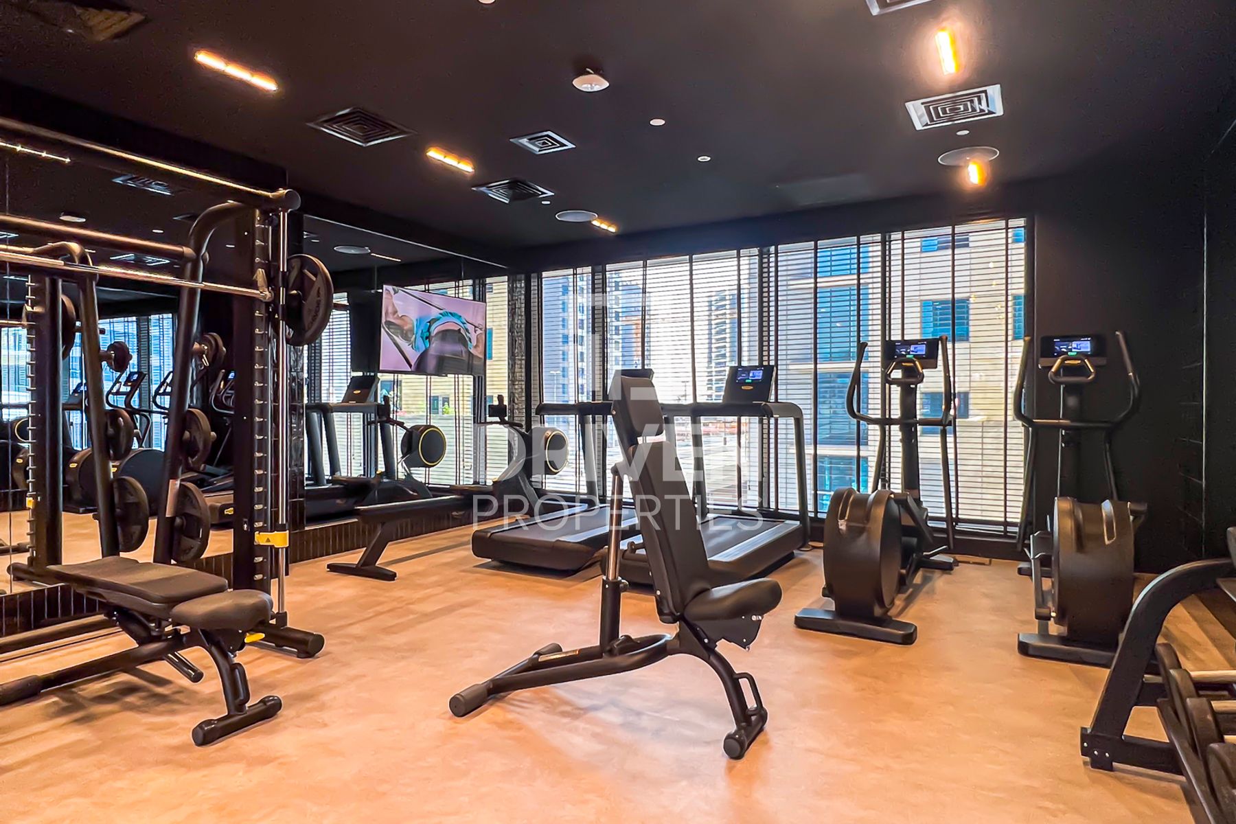 12 Cheques Fully Furnished Great Amenities