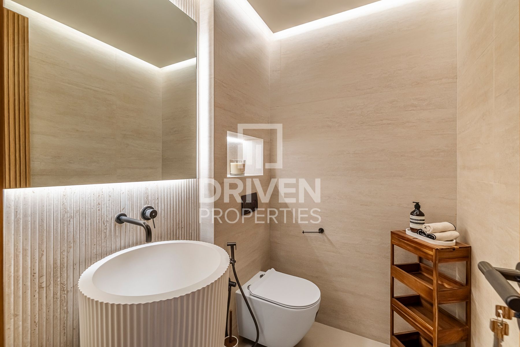 Vacant and Upgraded Apartment Prime Location