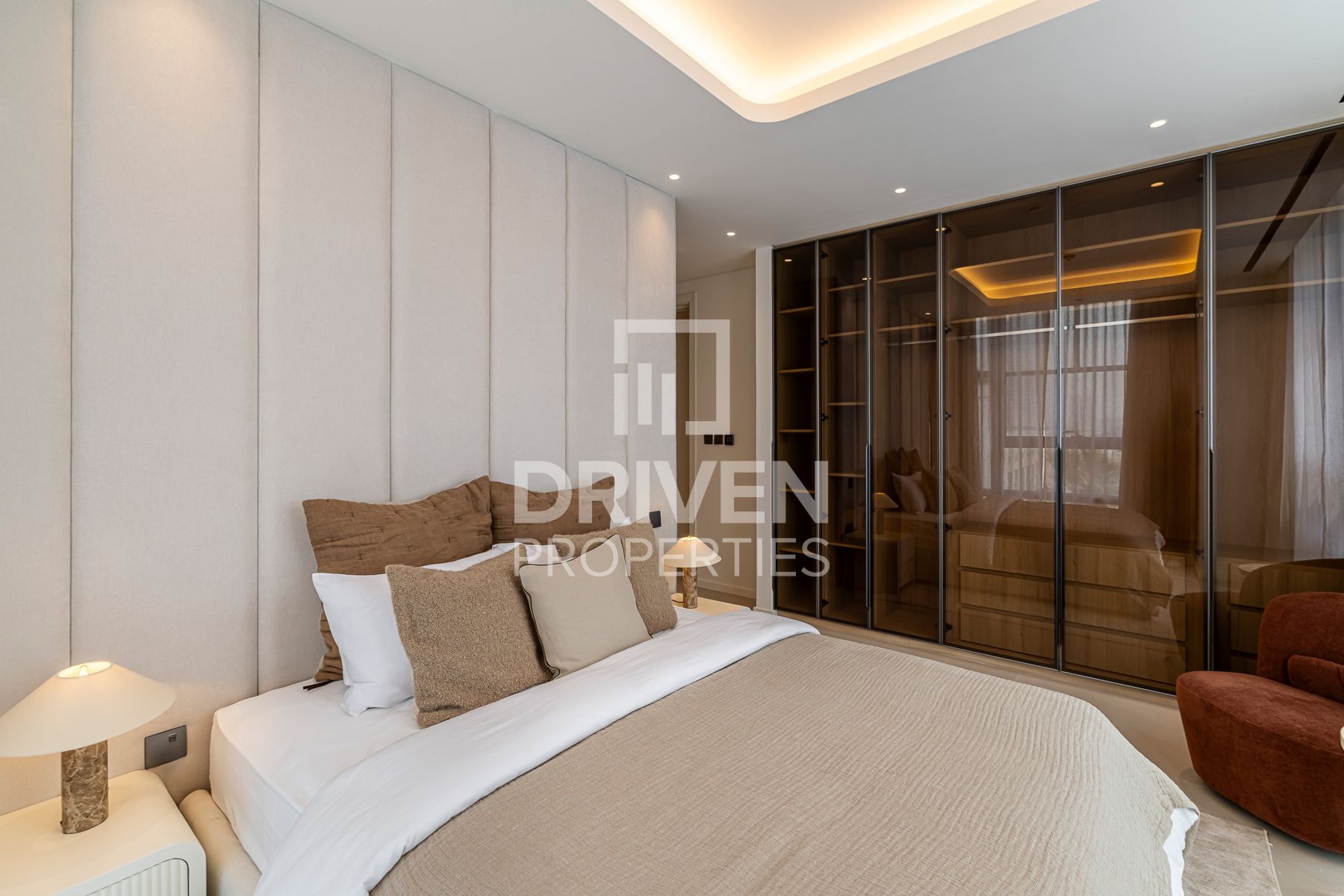 Vacant and Upgraded Apartment Prime Location