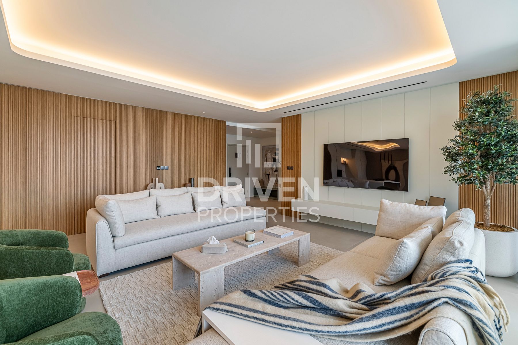 Vacant and Upgraded Apartment Prime Location