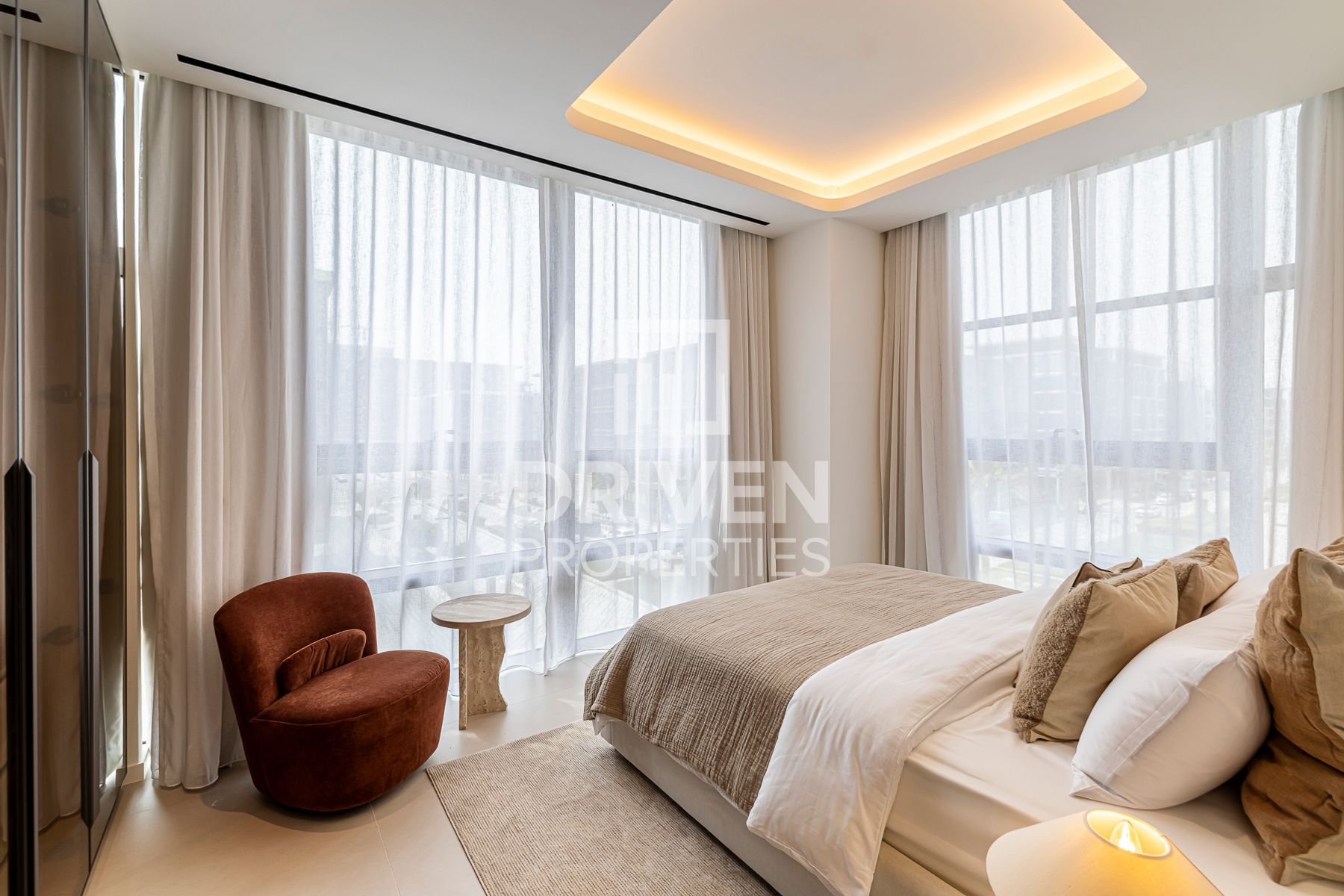 Vacant and Upgraded Apartment Prime Location