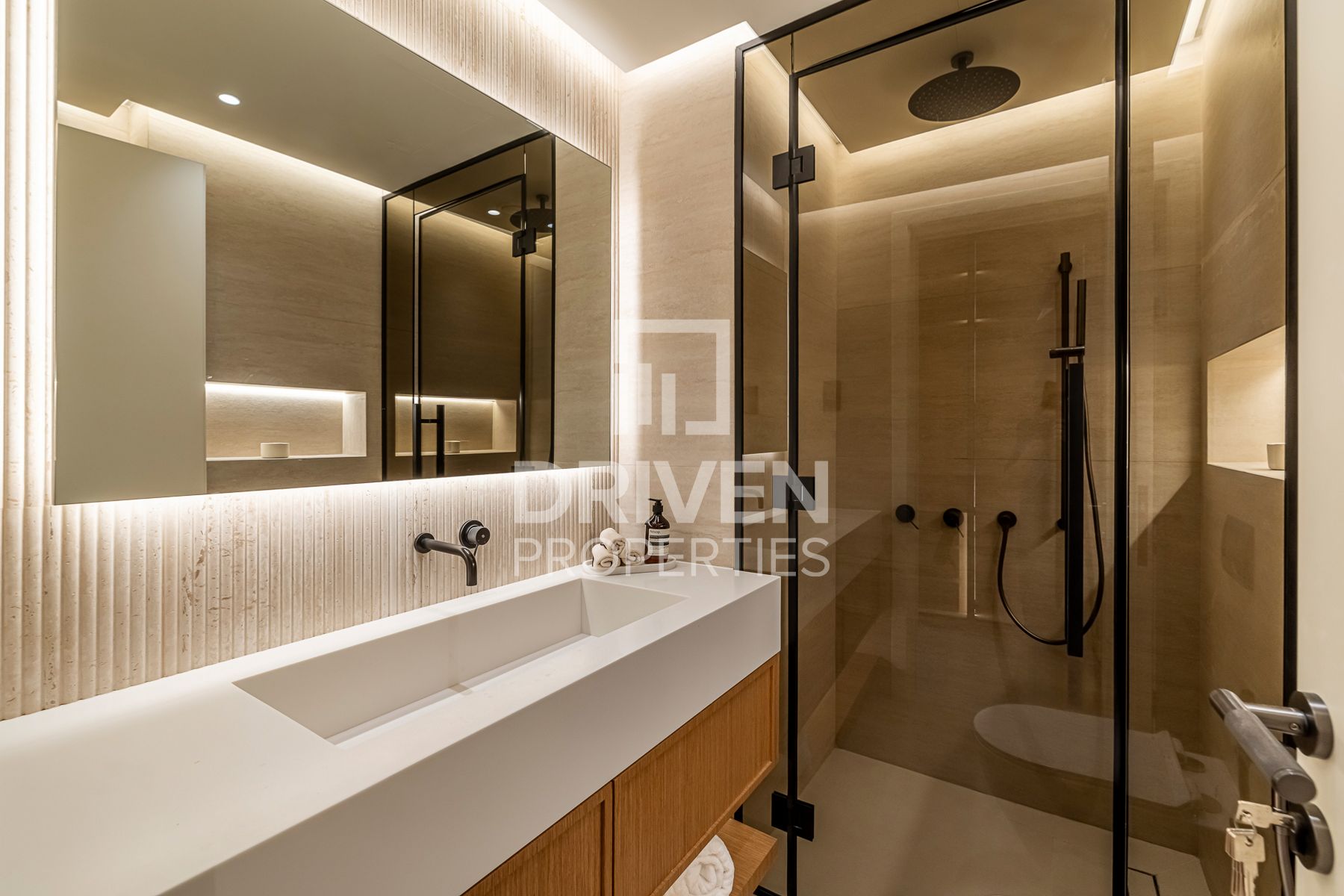 Vacant and Upgraded Apartment Prime Location