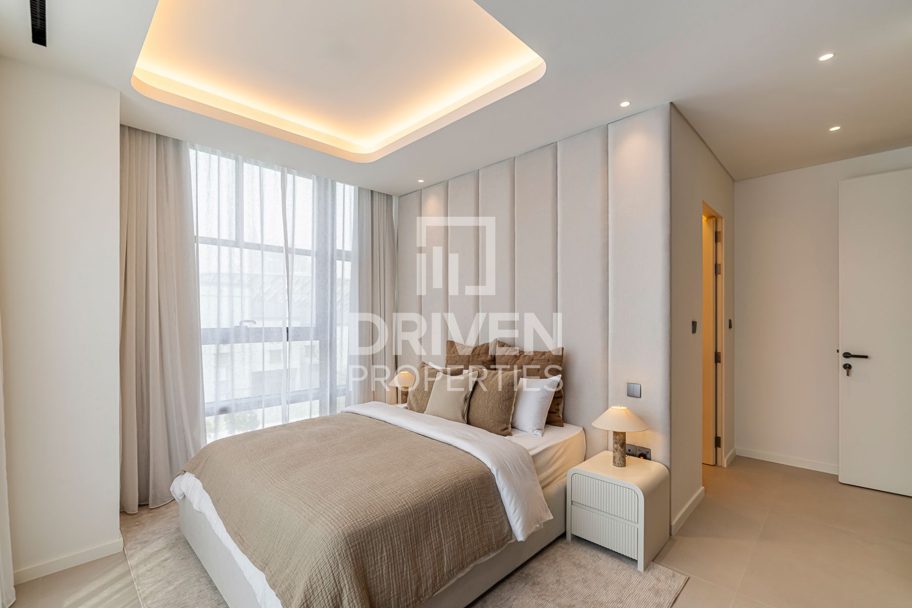 Vacant and Upgraded Apartment Prime Location