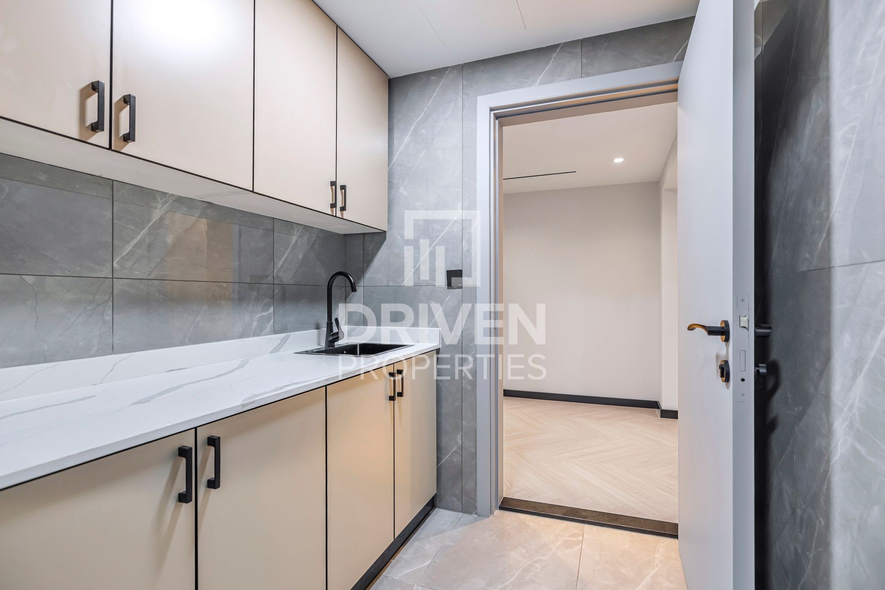 Fully fitted and furnished Office Vacant