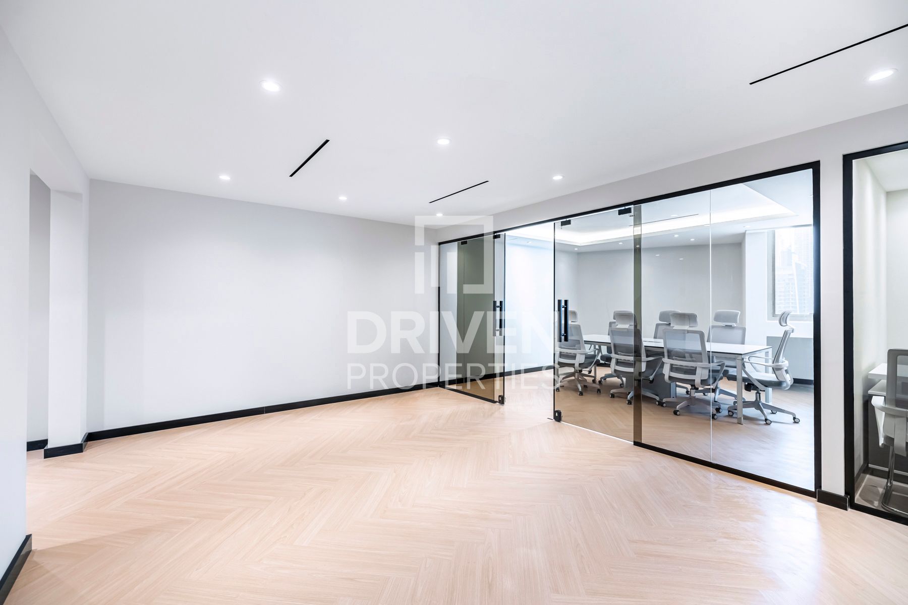 Fully fitted and furnished Office Vacant