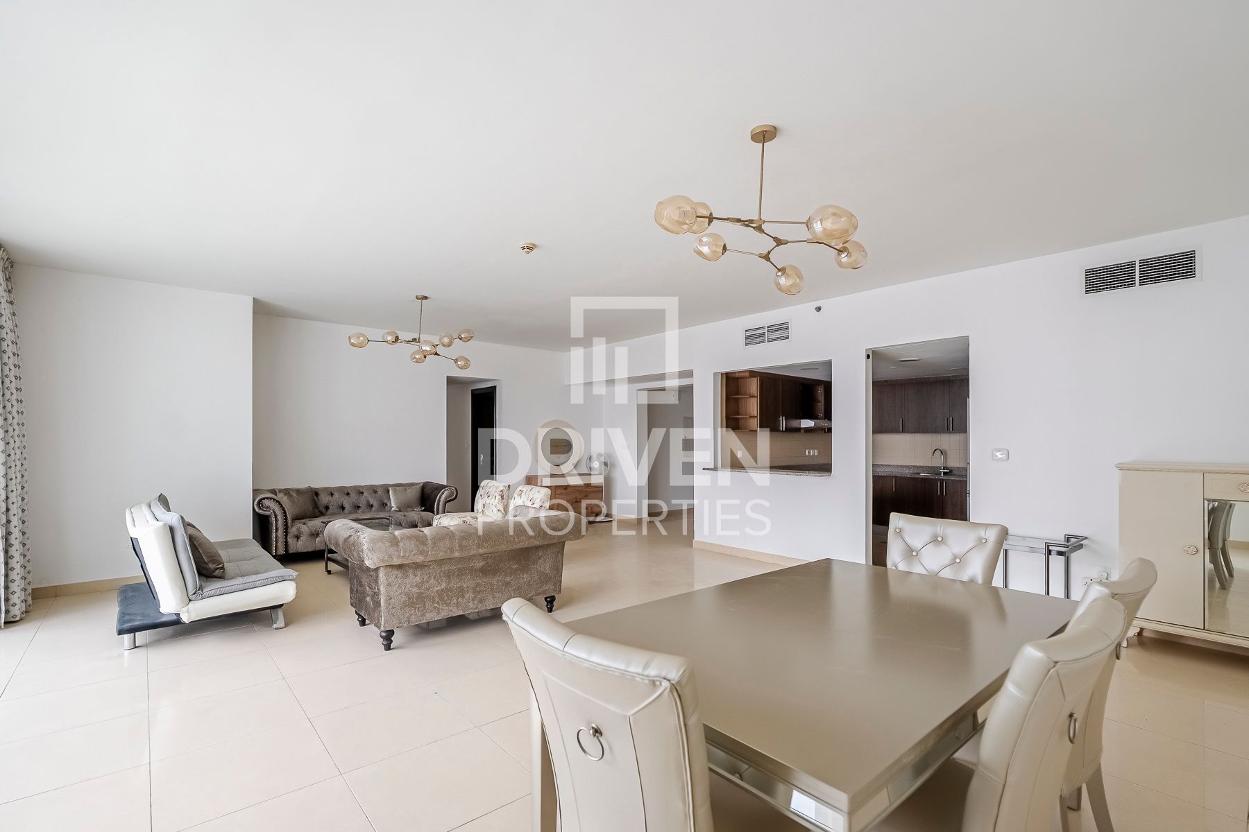 Spacious and Bright  Maids Room Lake View