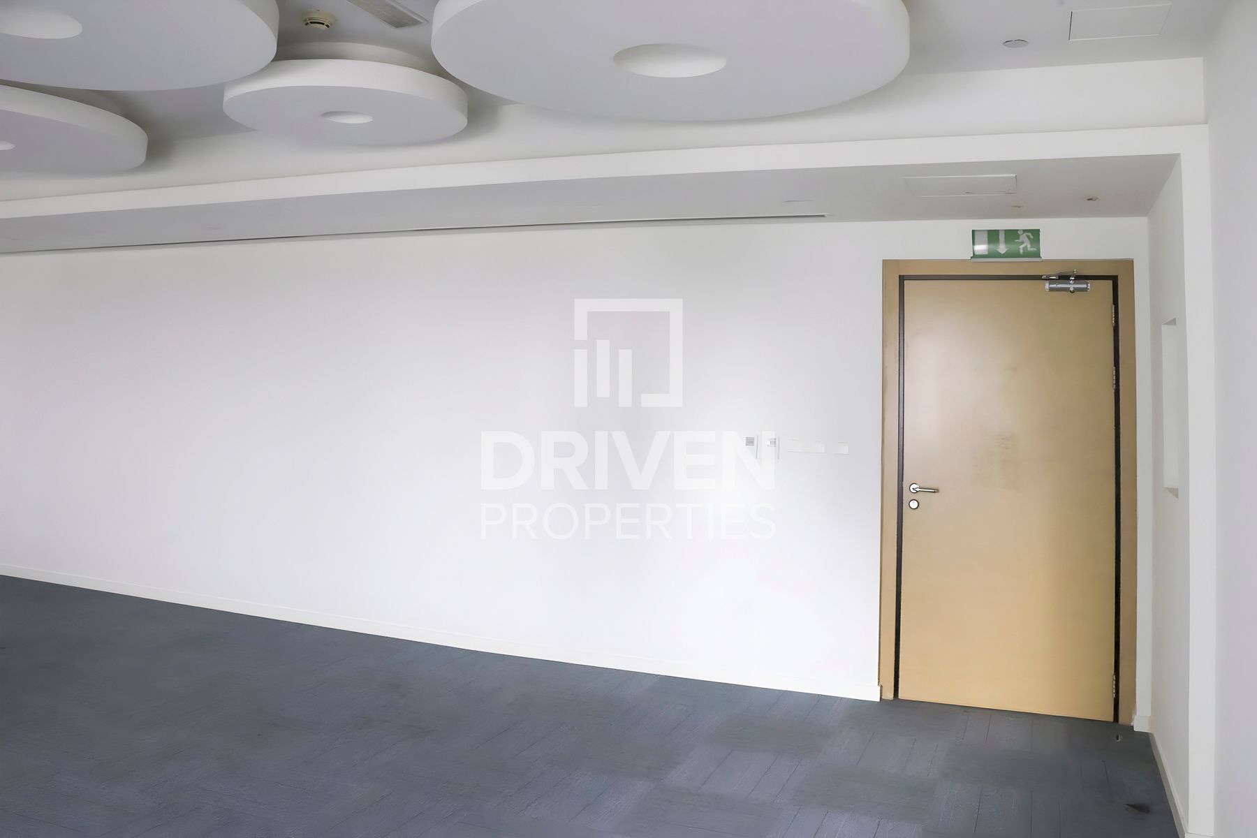 Furnished Office Panoramic View Great Location