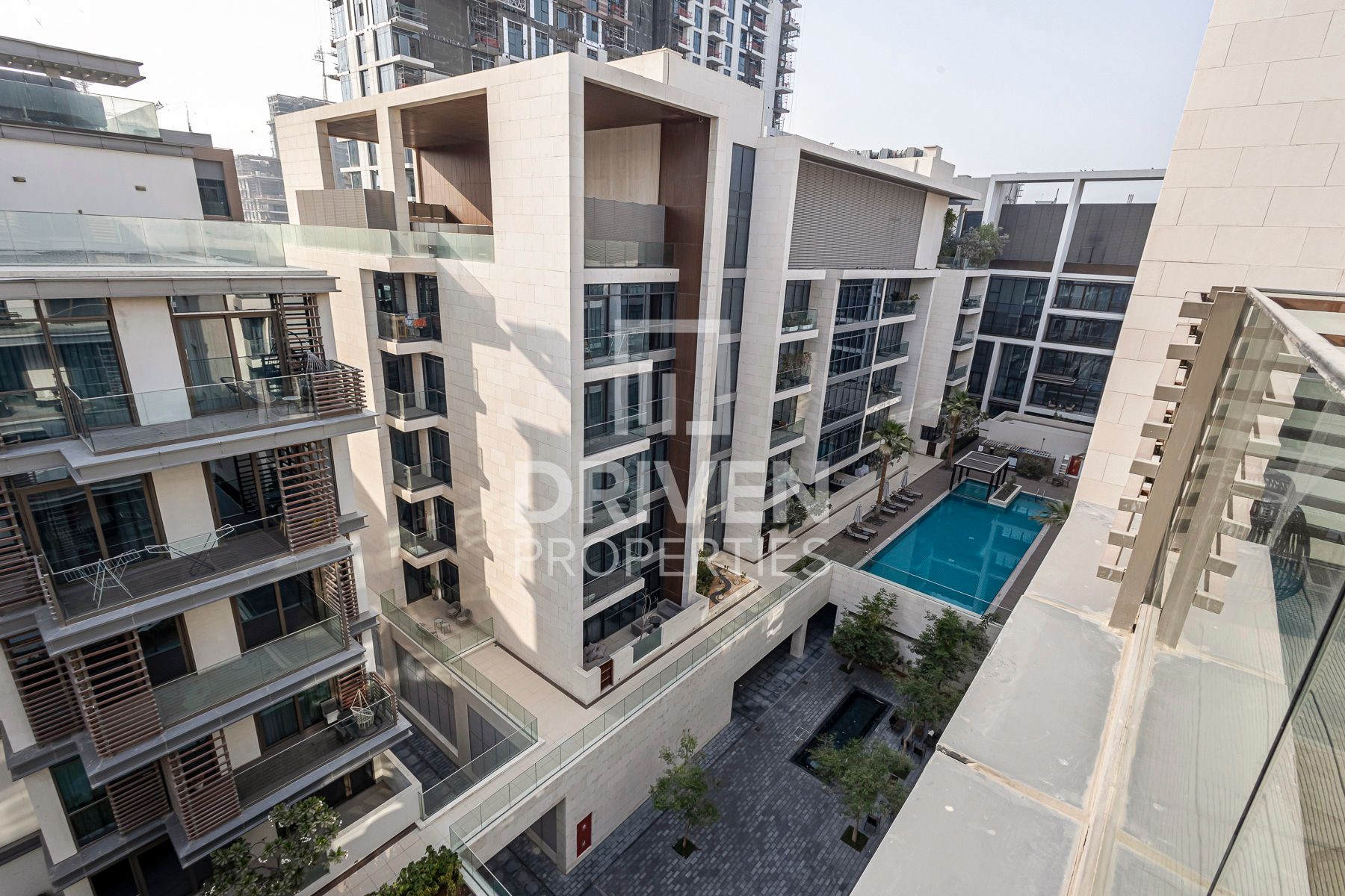 Ready to move in High Floor Community View