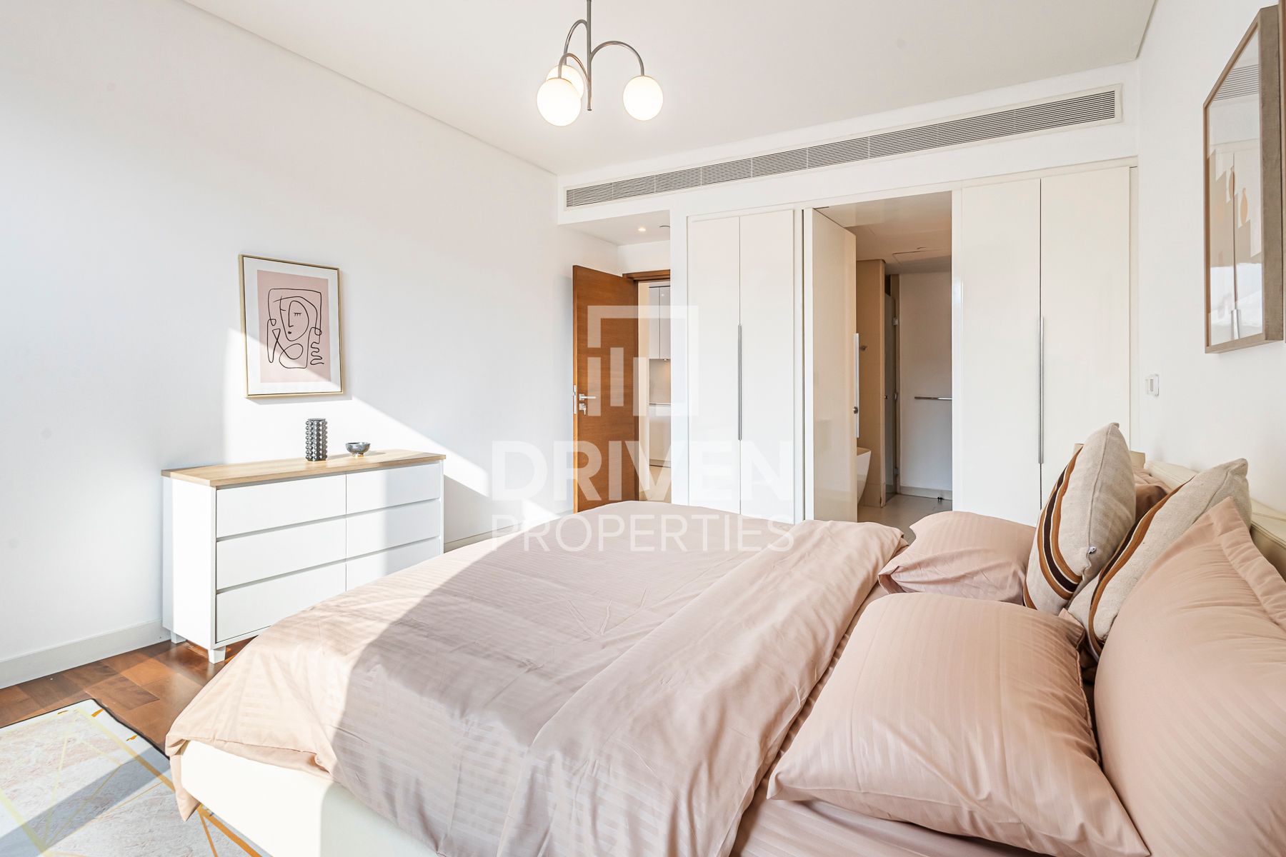 Ready to move in High Floor Community View