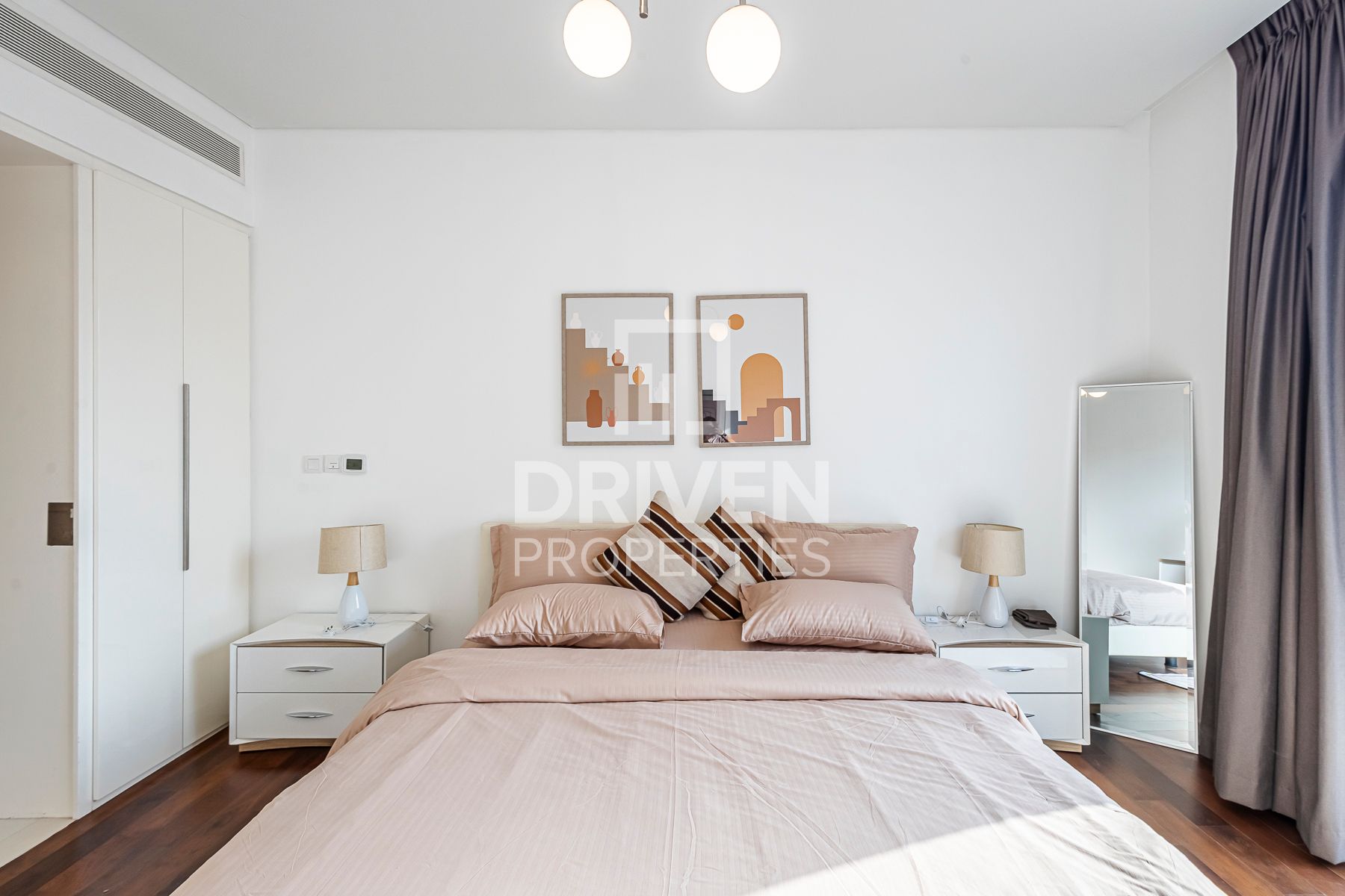 Ready to move in High Floor Community View