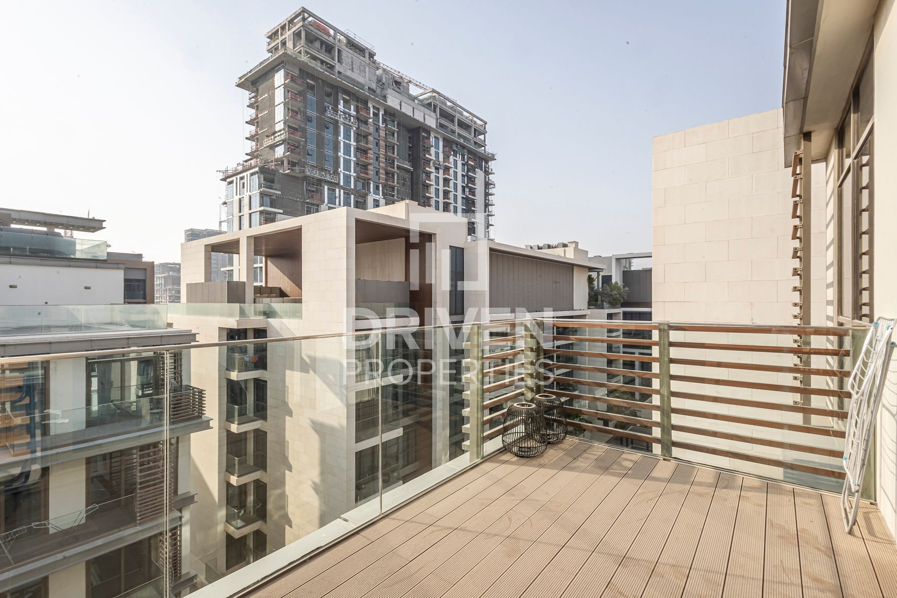 Ready to move in High Floor Community View