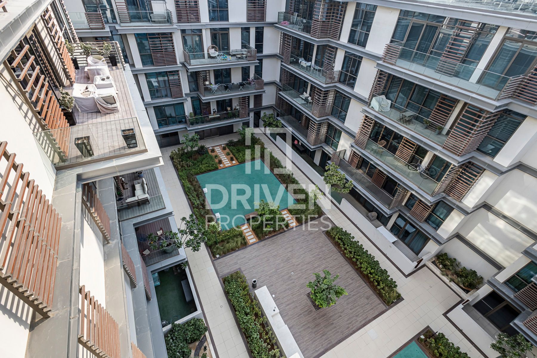 Ready to move in High Floor Community View