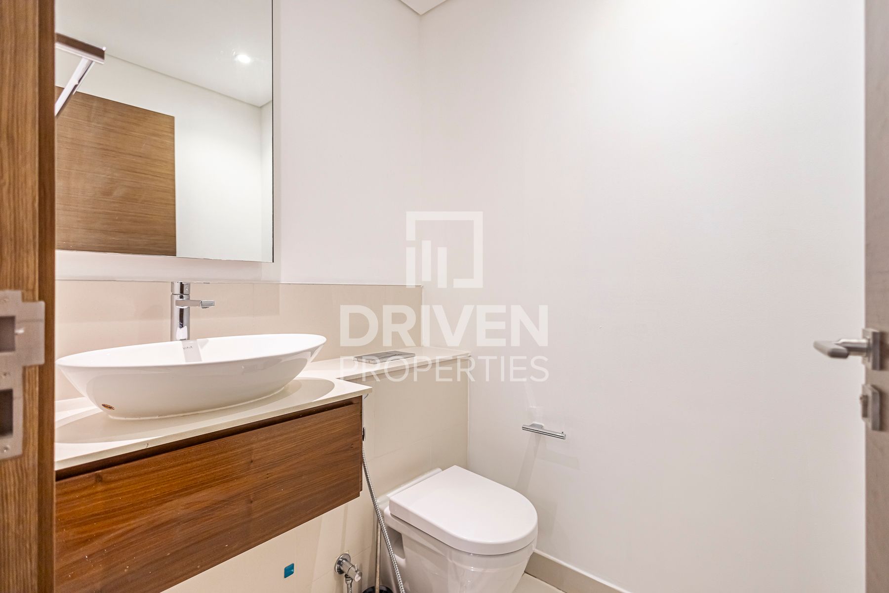 Ready to move in High Floor Community View