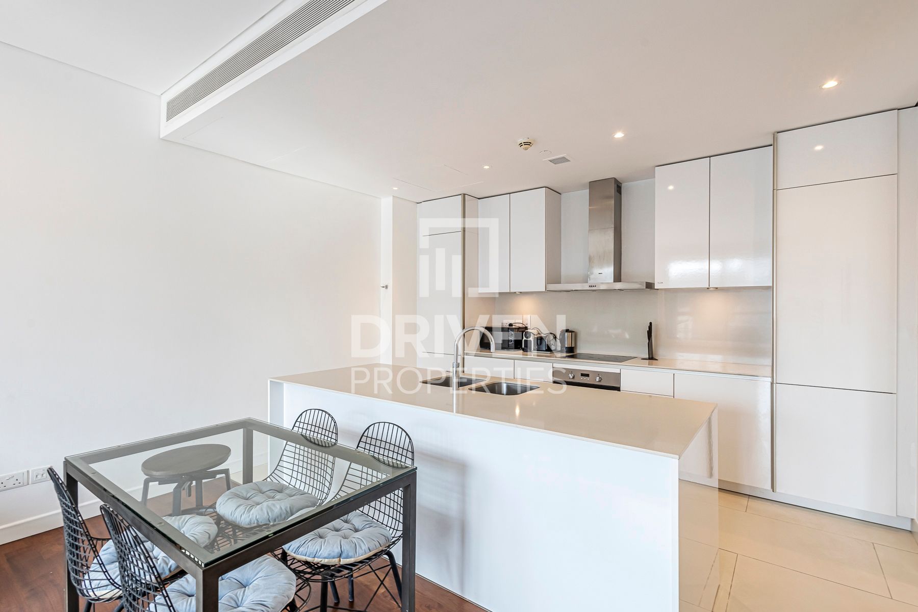 Ready to move in High Floor Community View