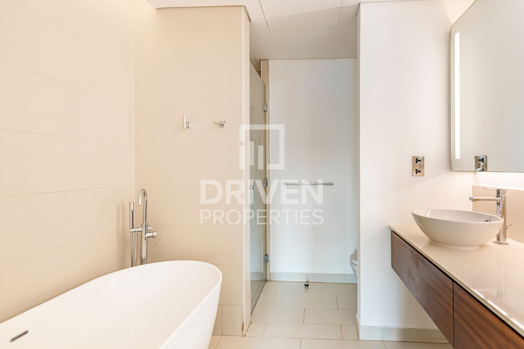 Ready to move in High Floor Community View