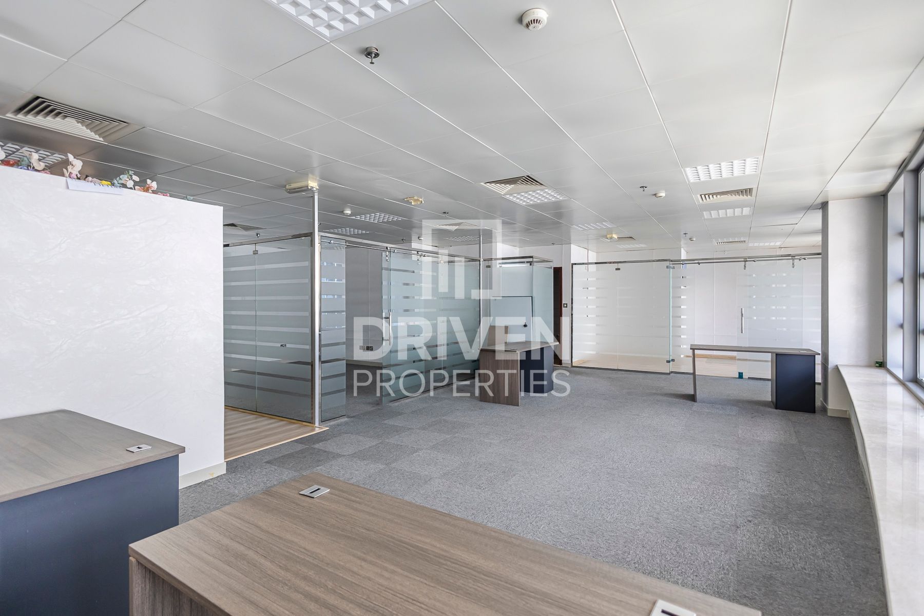 Vacant High Floor Fitted Near Metro